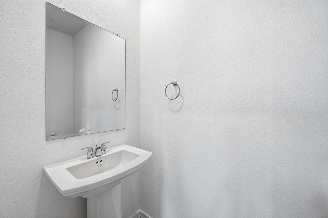 17818 Delmar Heights Property Photo 8