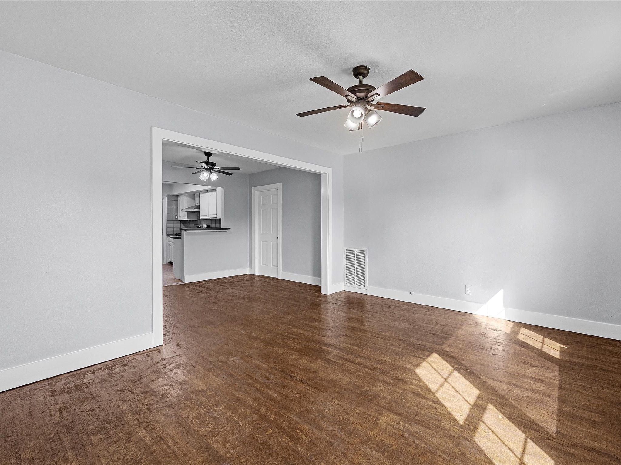 4218 Crenshaw Street Property Photo 3