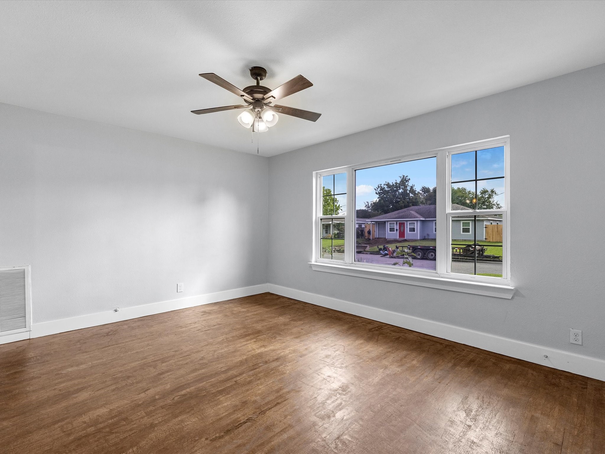 4218 Crenshaw Street Property Photo 4