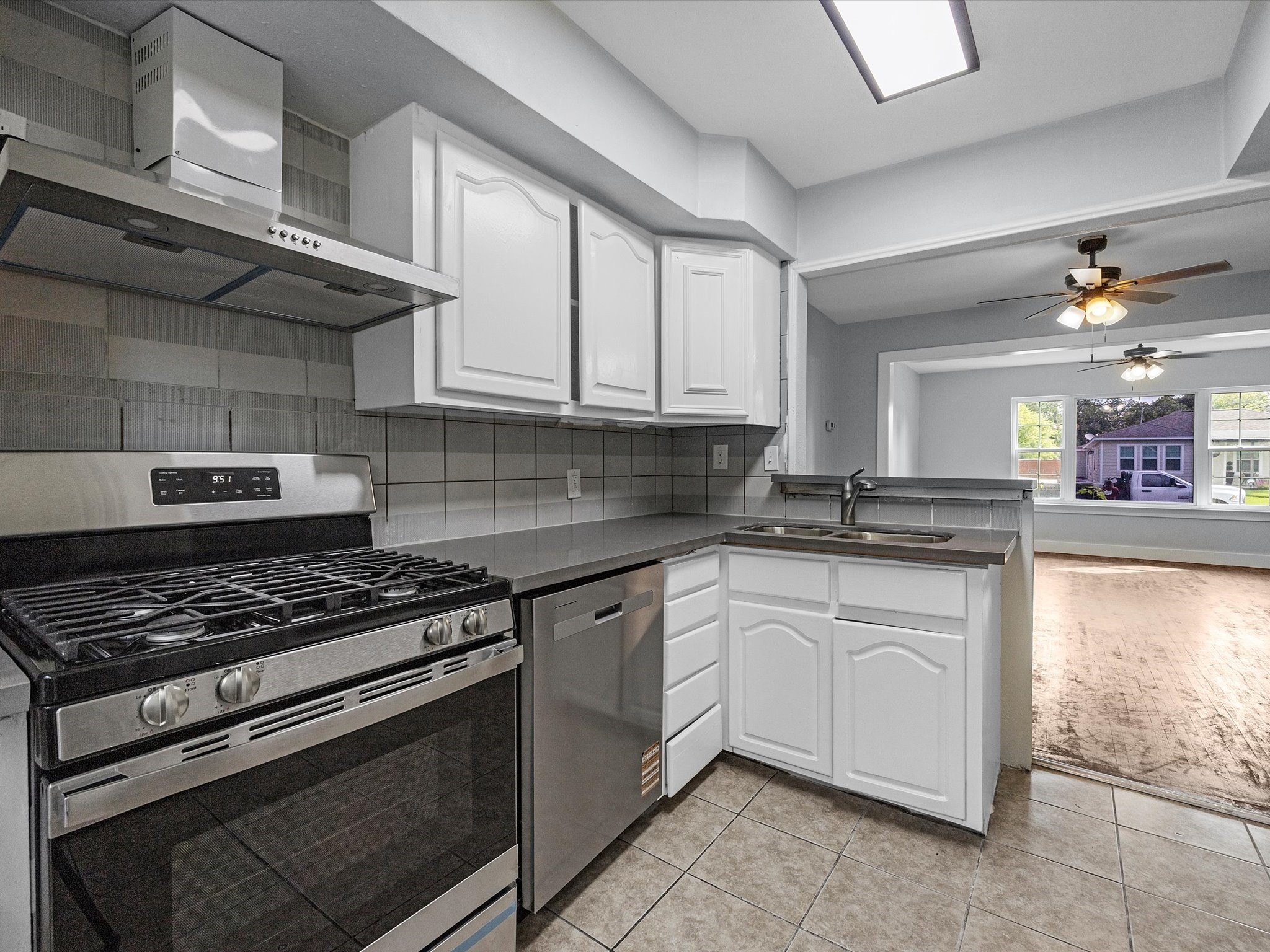 4218 Crenshaw Street Property Photo 8