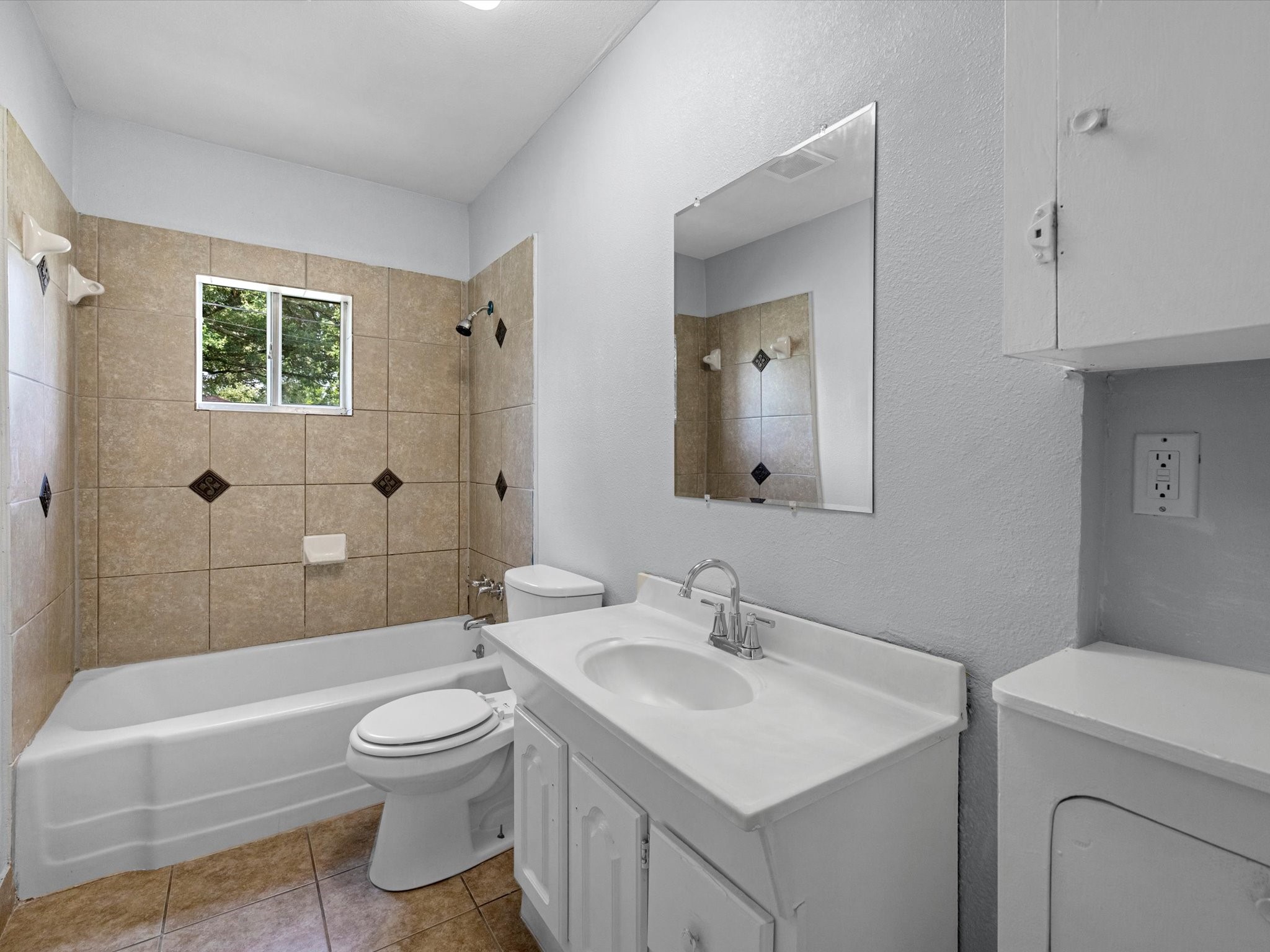 4218 Crenshaw Street Property Photo 11
