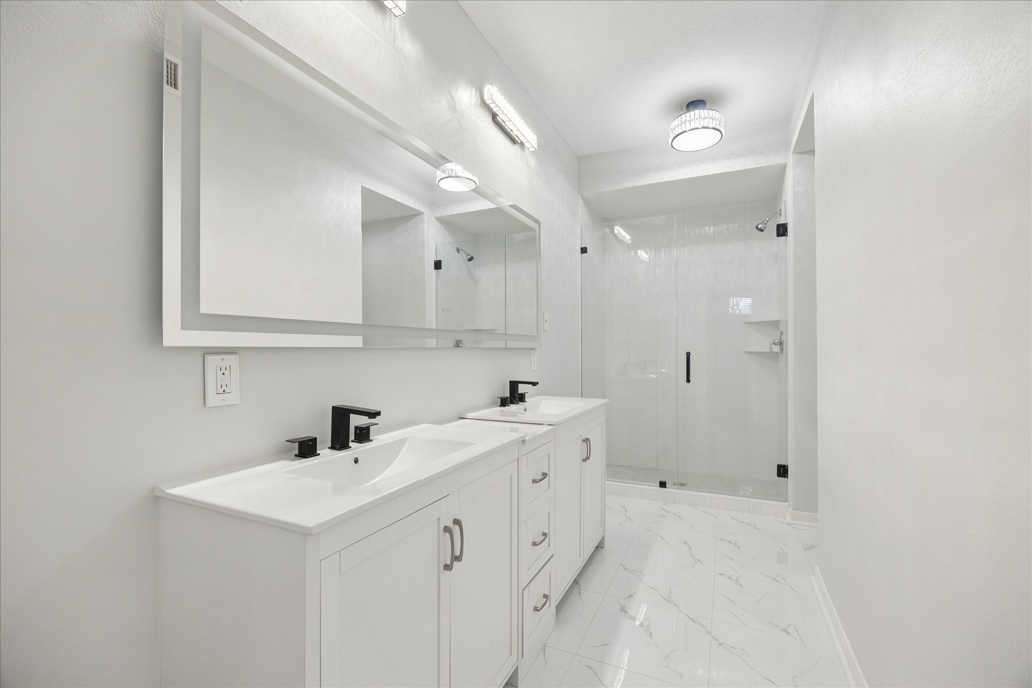 4315 Westheimer Road Property Photo 9
