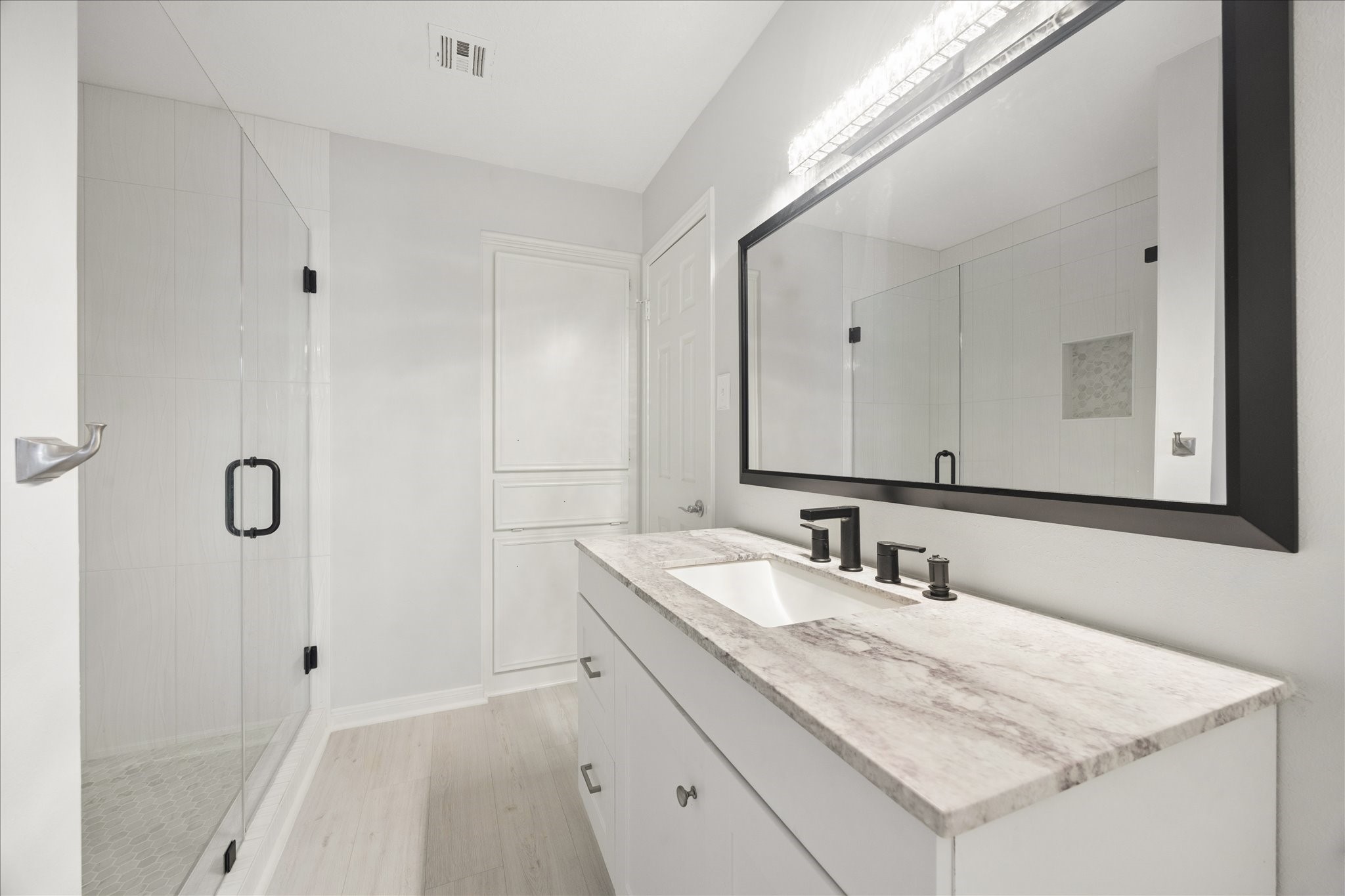 4315 Westheimer Road Property Photo 12