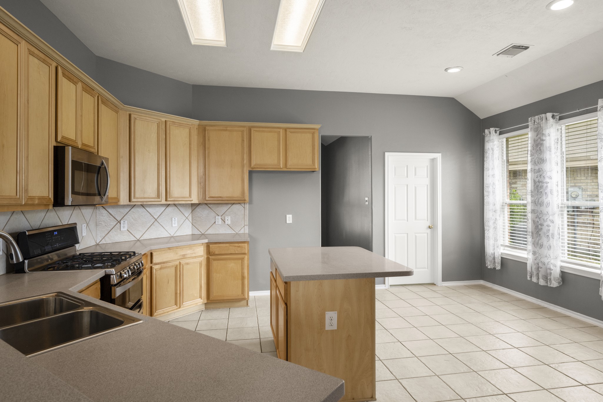 21702 Mileham Lane Property Photo 10