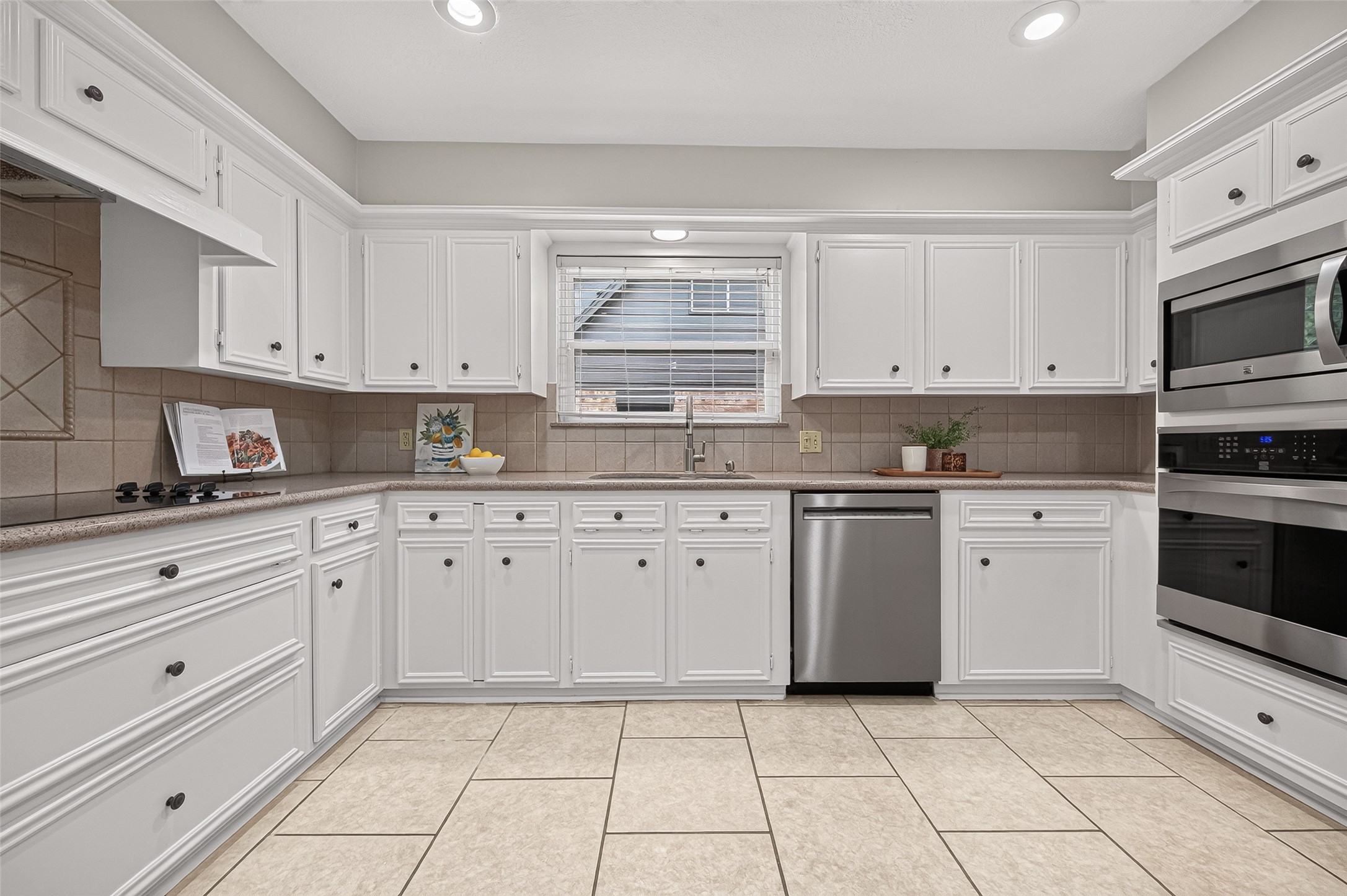 16 Mayfair Grove Court Property Photo 17