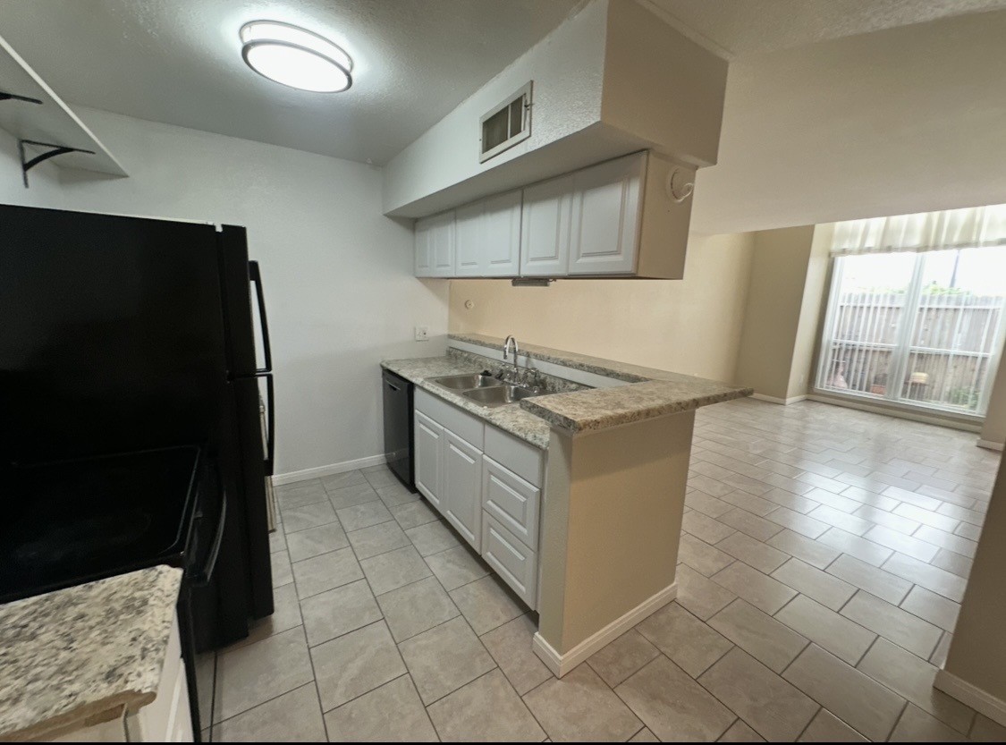 16120 Stuebner Airline Road 202 Property Photo 5