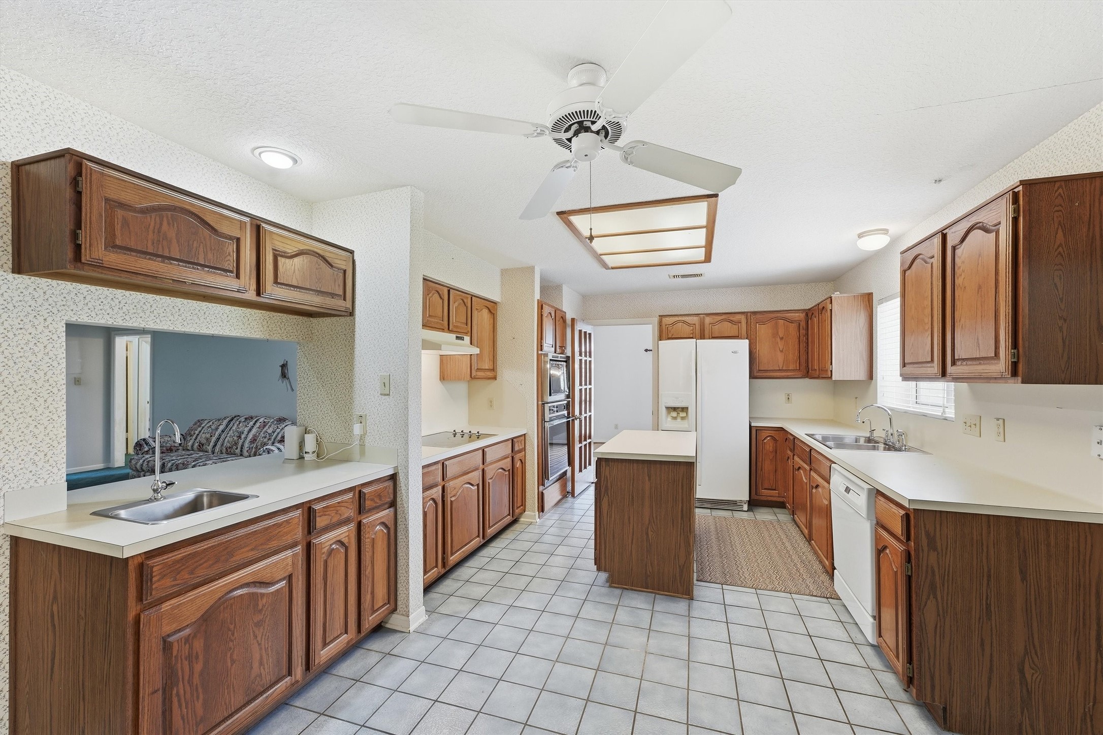 1013 Glenshannon Avenue Property Photo 6