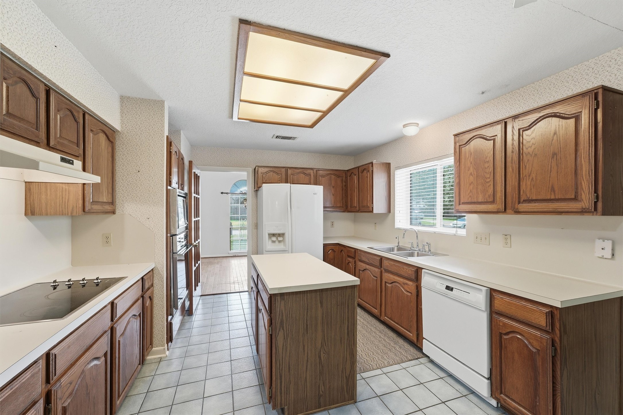 1013 Glenshannon Avenue Property Photo 7