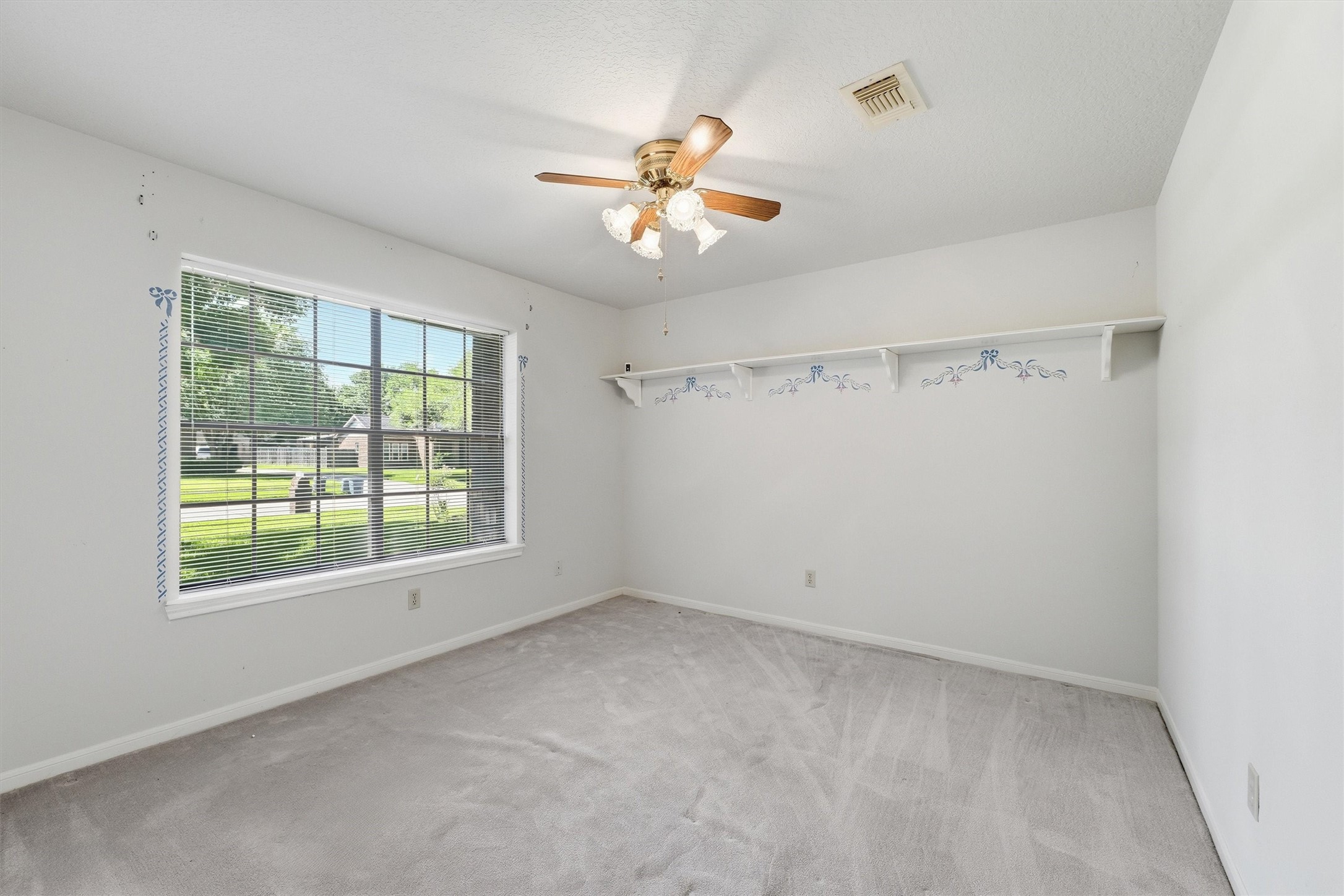 1013 Glenshannon Avenue Property Photo 12