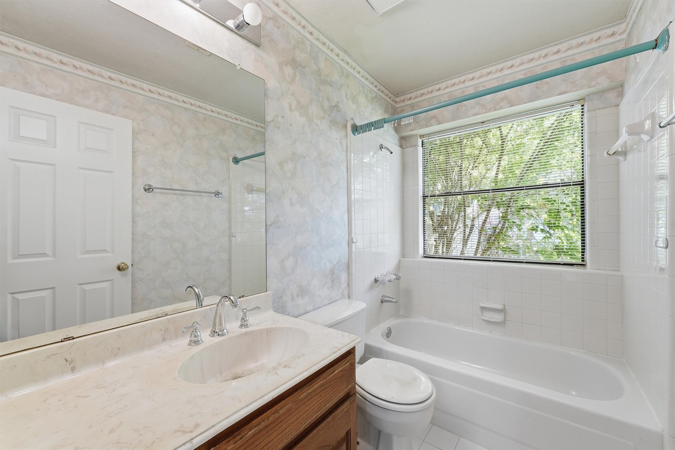 1013 Glenshannon Avenue Property Photo 14