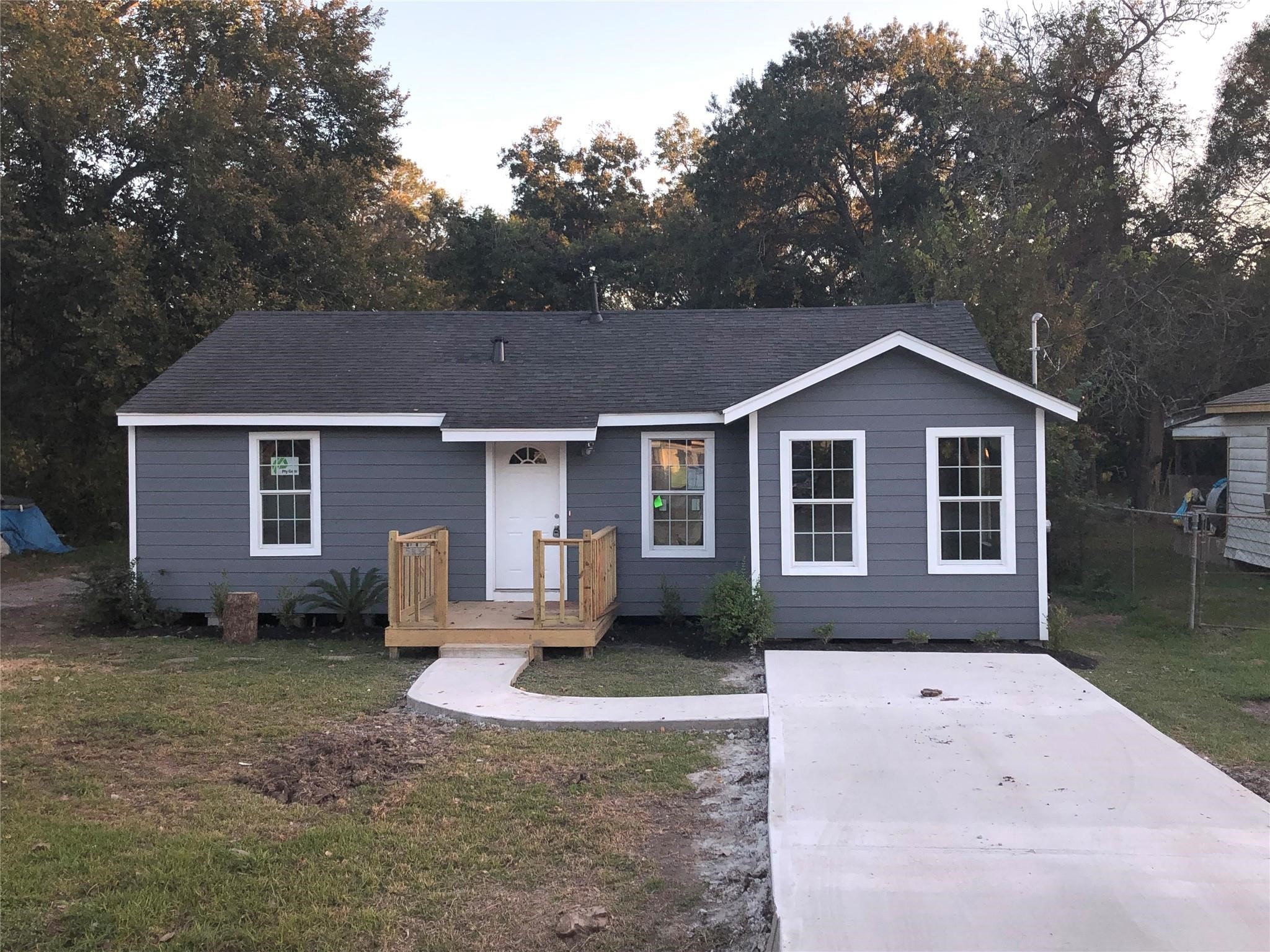5238 Carmen Street Property Photo 1