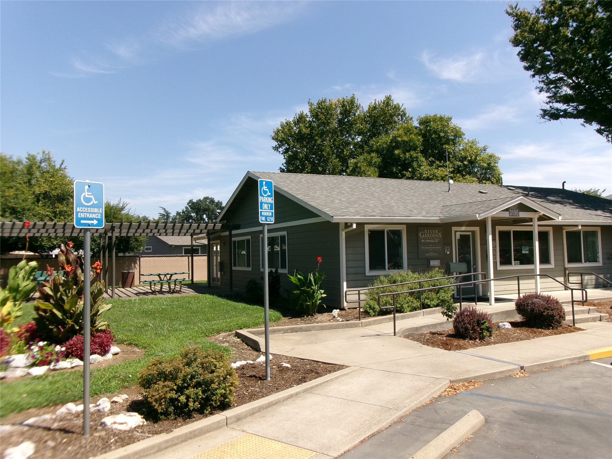 1526 Spruce Street Property Photo 3