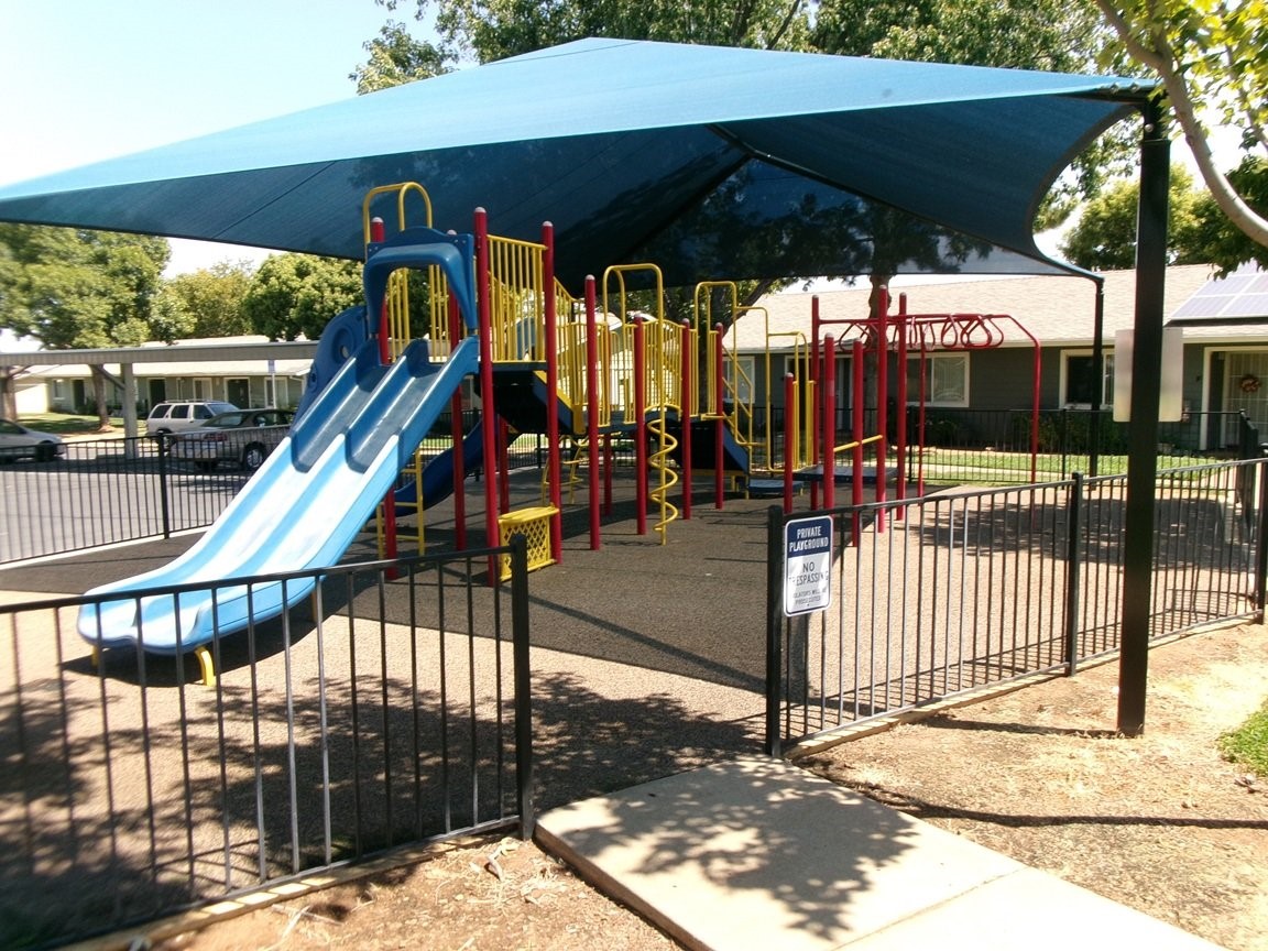 1526 Spruce Street Property Photo 4
