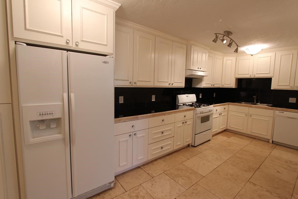 6534 Sivley Street Property Photo 4