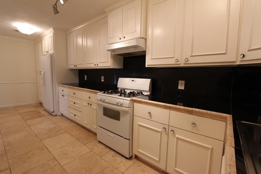 6534 Sivley Street Property Photo 5
