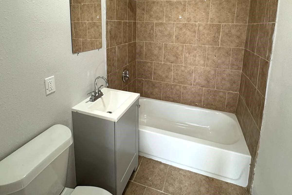 2824 Isabella Street Property Photo 5
