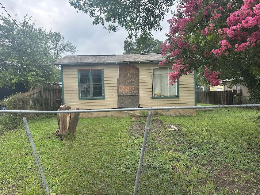 1443 Saenz Property Photo 1