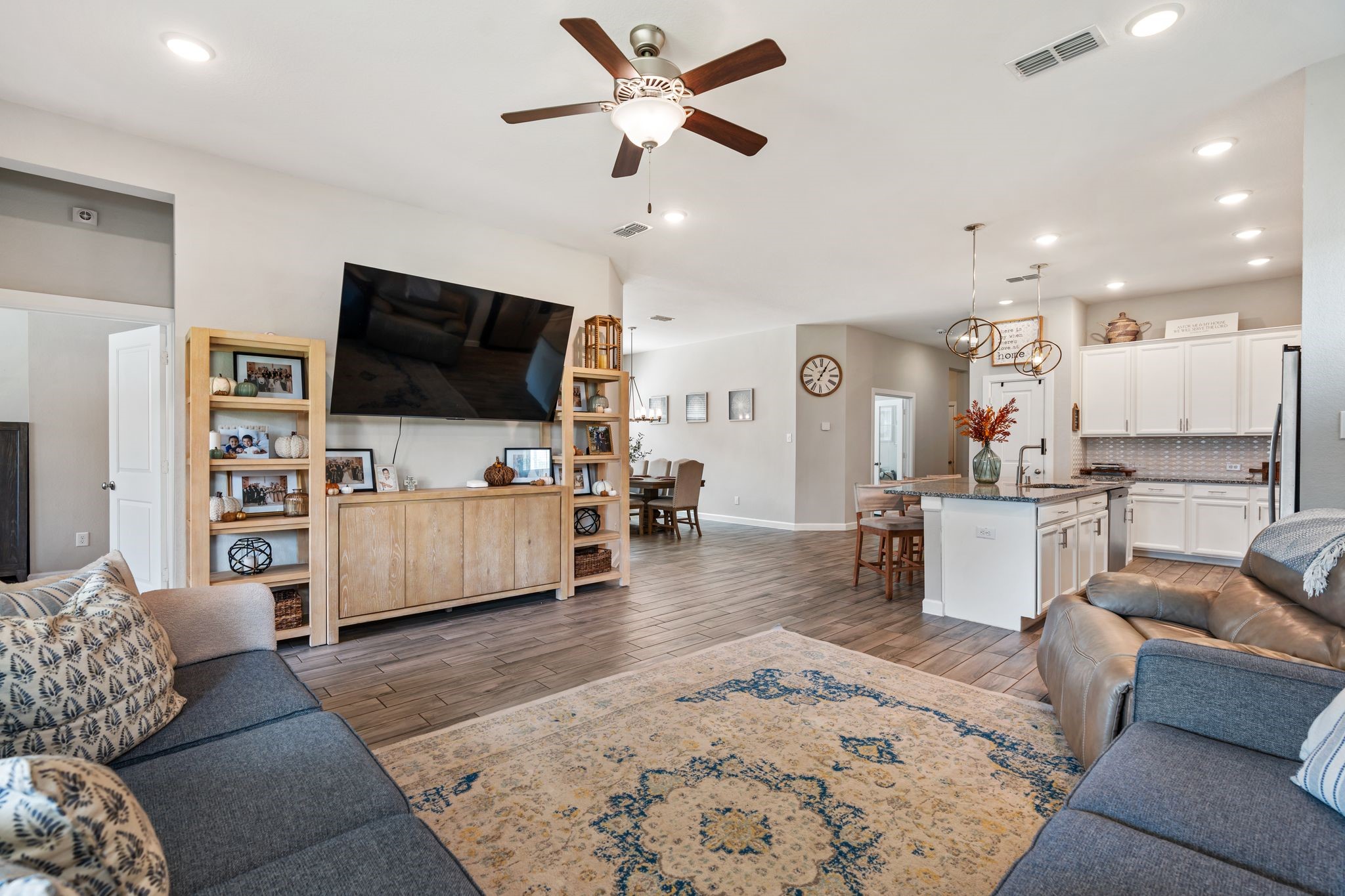 6034 Daggerwing Way Property Photo 3