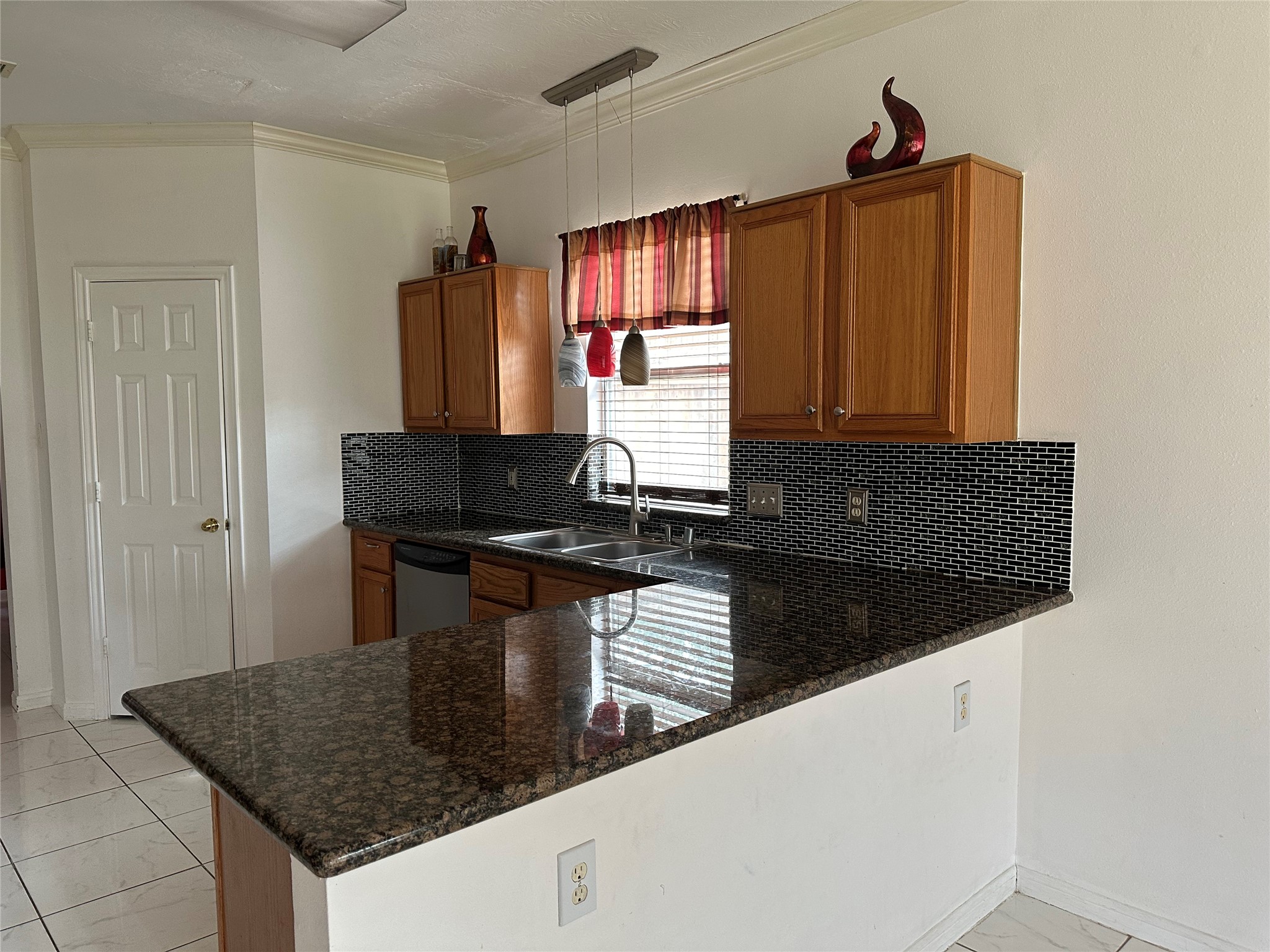 1635 Buckwood Court Property Photo 4