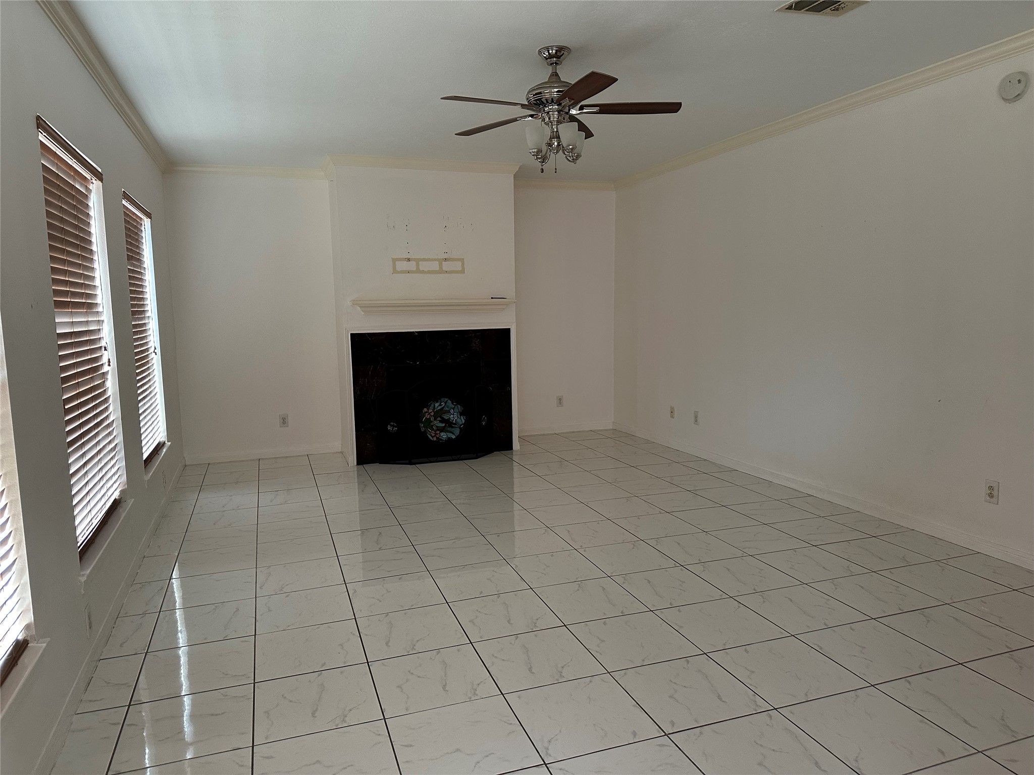 1635 Buckwood Court Property Photo 7