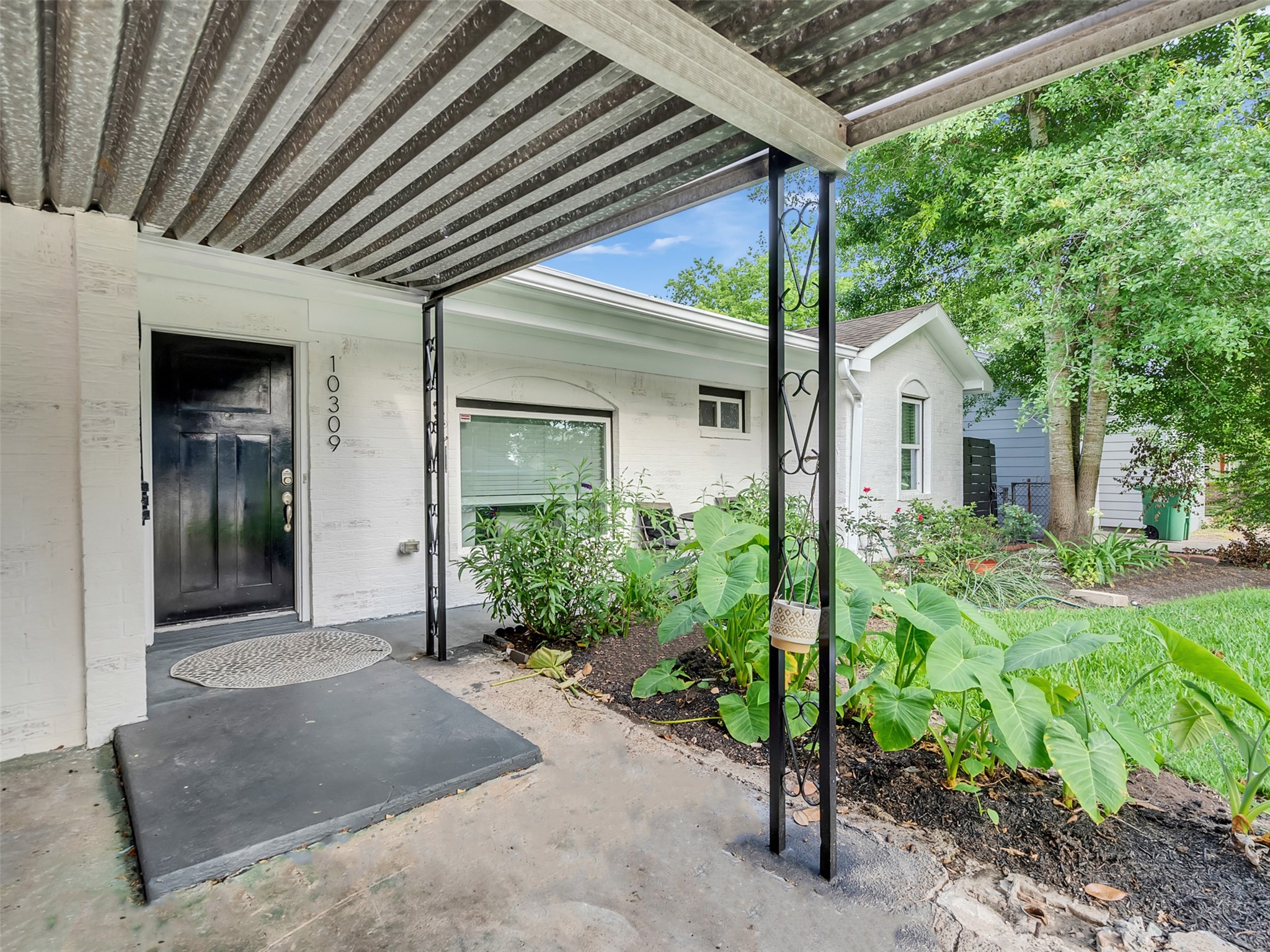 10309 Chesterfield Drive Property Photo 2