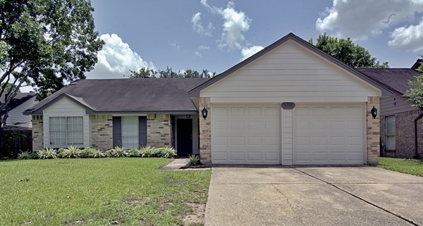 5107 Rivertree Lane Property Photo 3