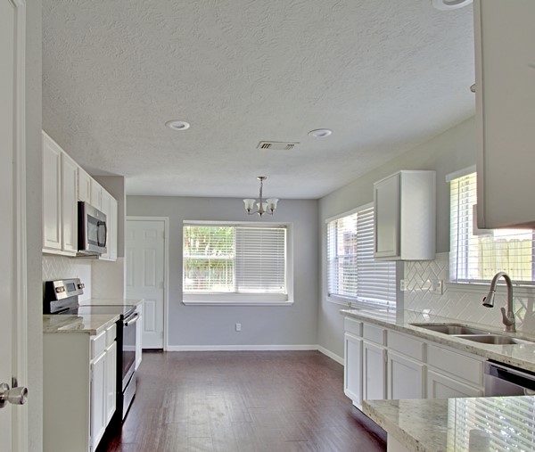 5107 Rivertree Lane Property Photo 6