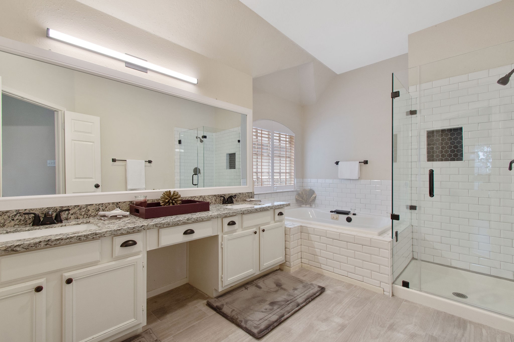 14806 Cedar Isle Drive Property Photo 6