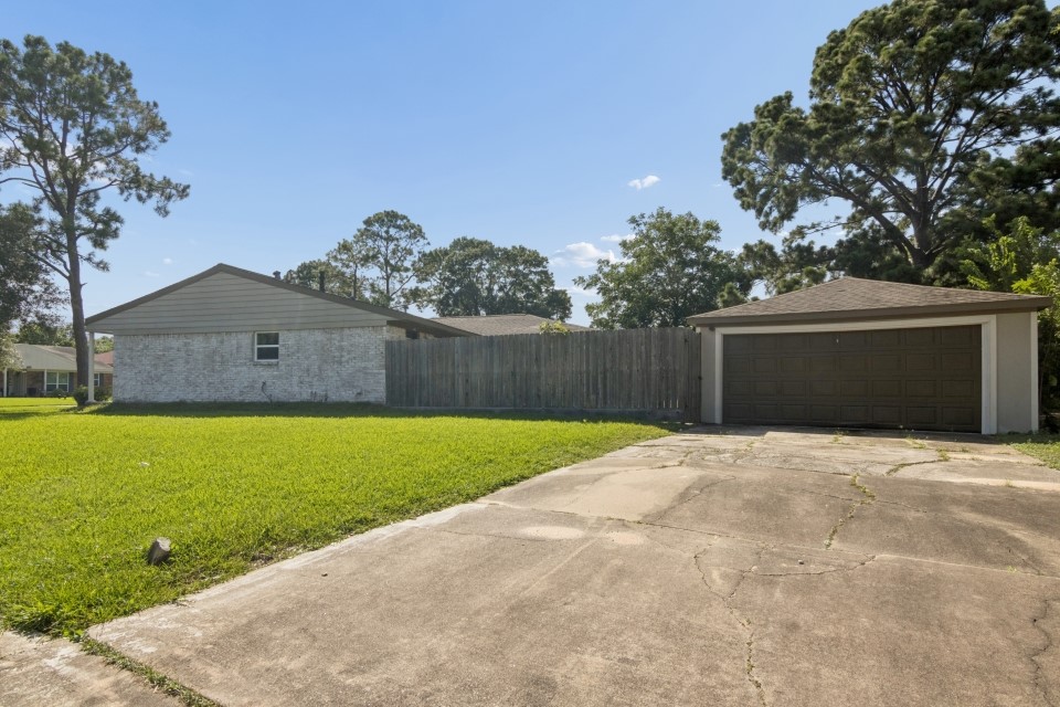 6022 Beaudry Drive Property Photo 3