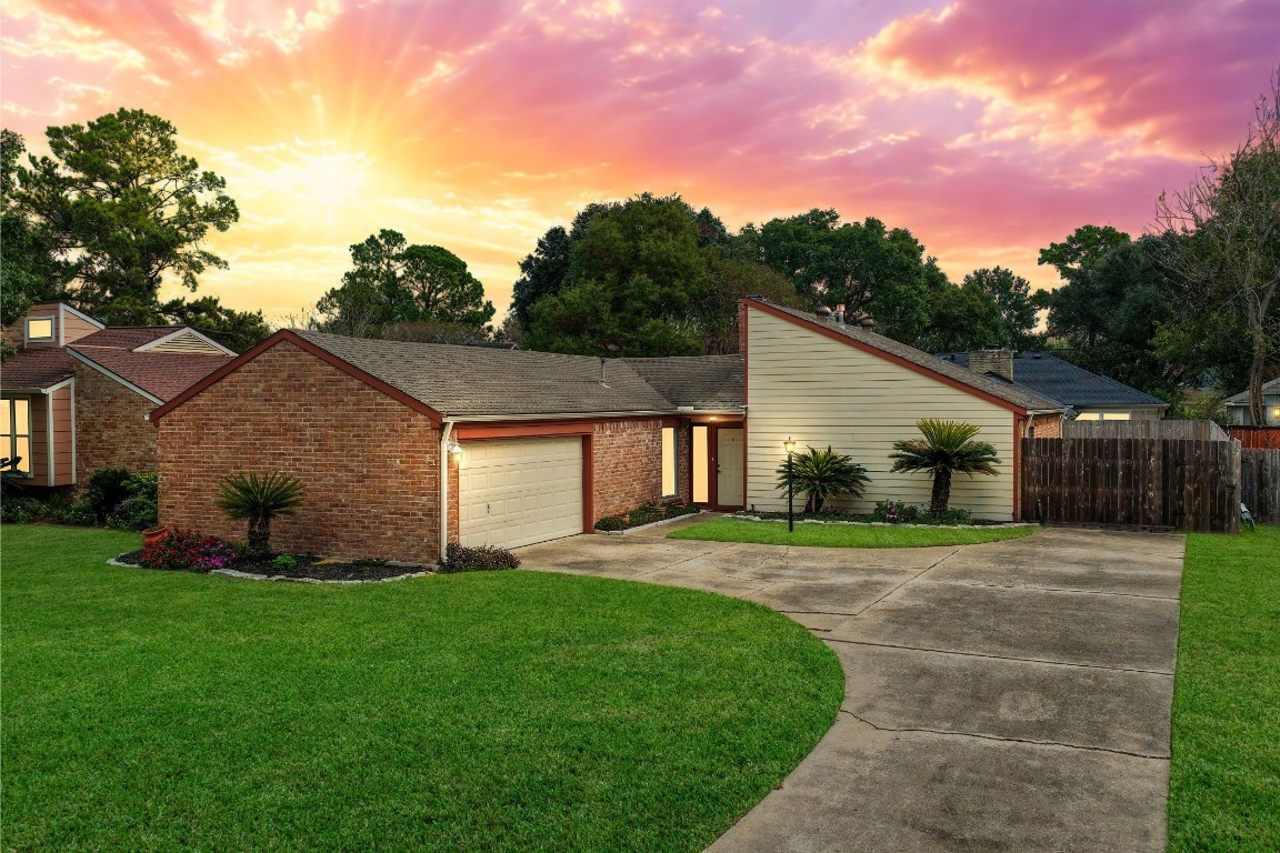 8126 Ivan Reid Drive Property Photo 1