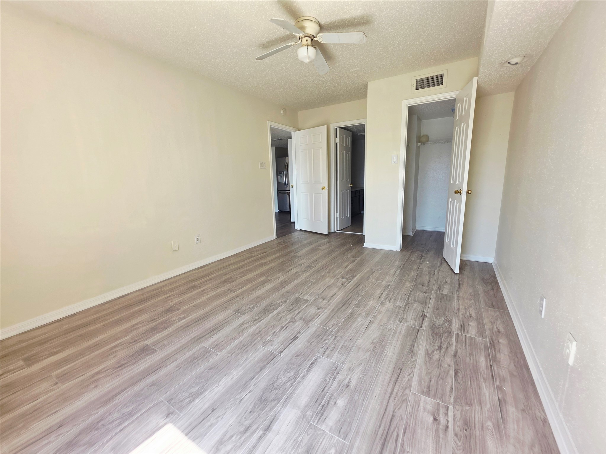 2826 S Bartell Drive 38 Property Photo 13