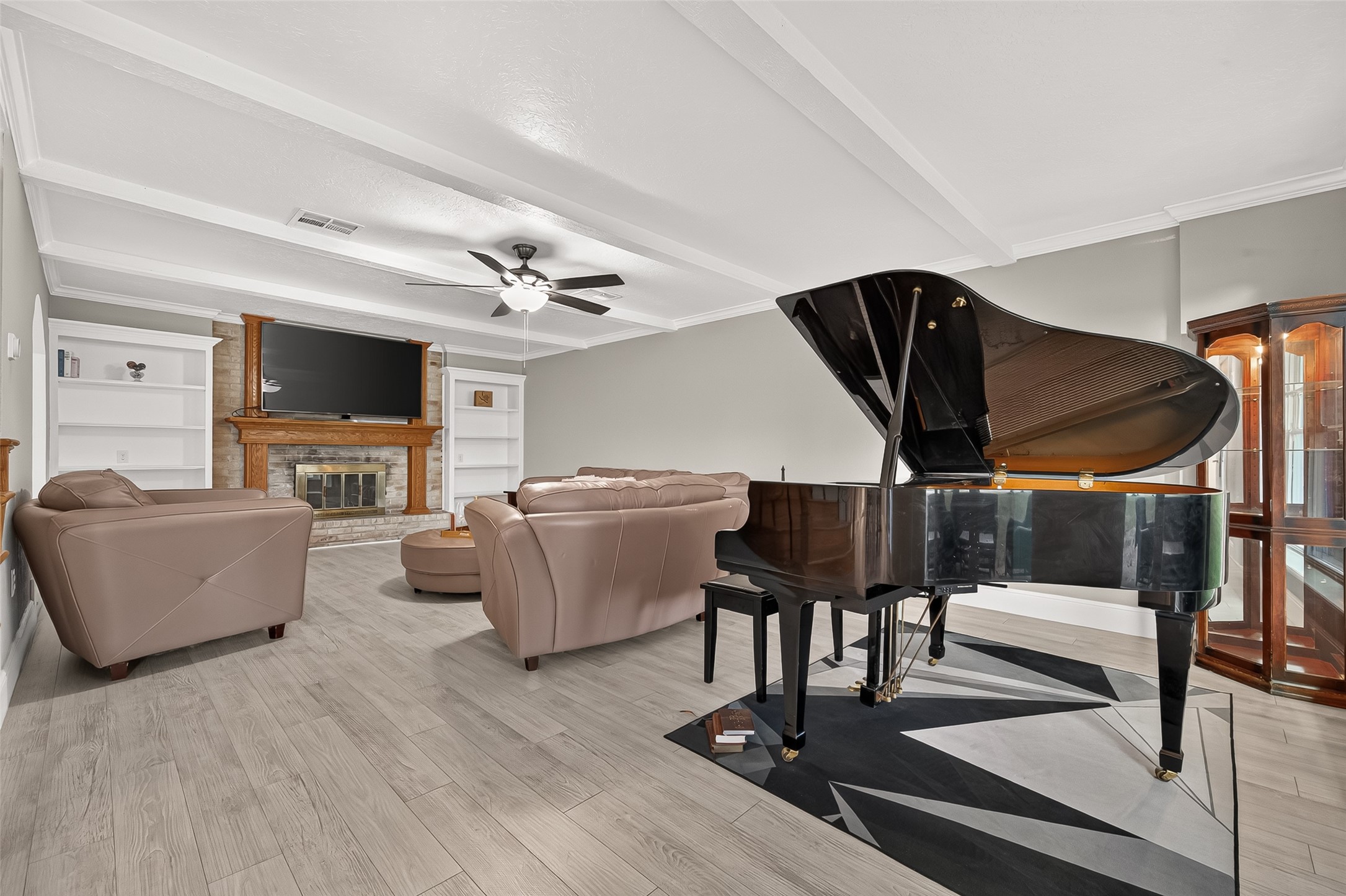 5507 Arncliffe Drive Property Photo 1