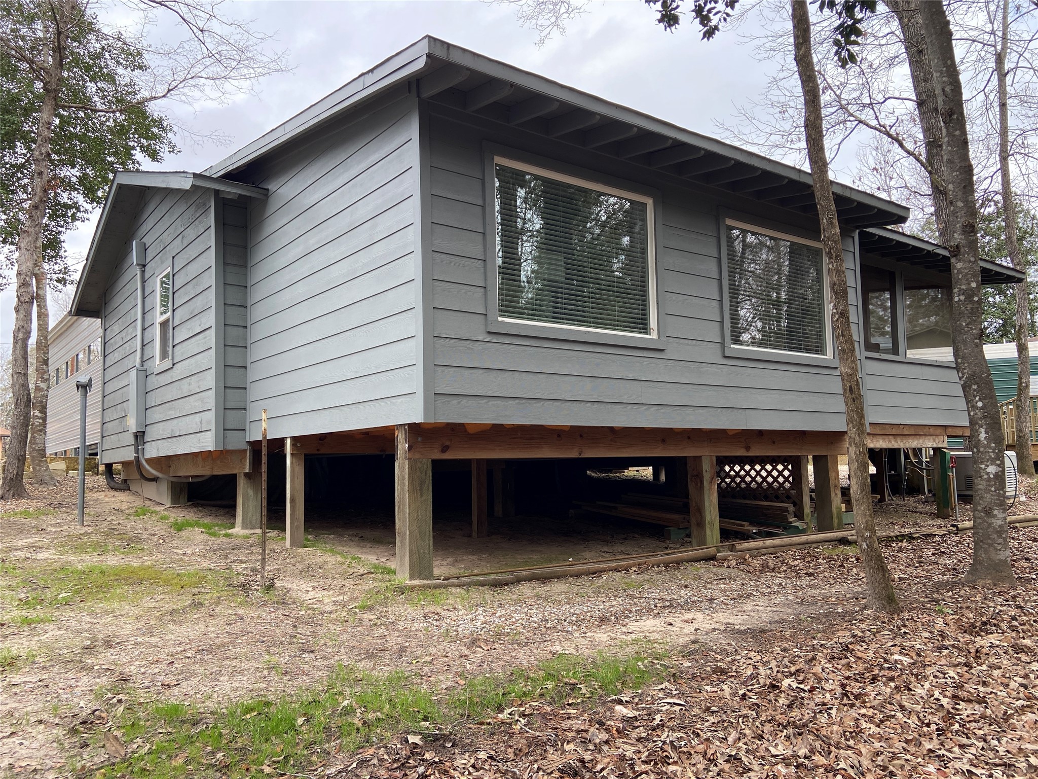 237 E Peterson Loop Property Photo 2