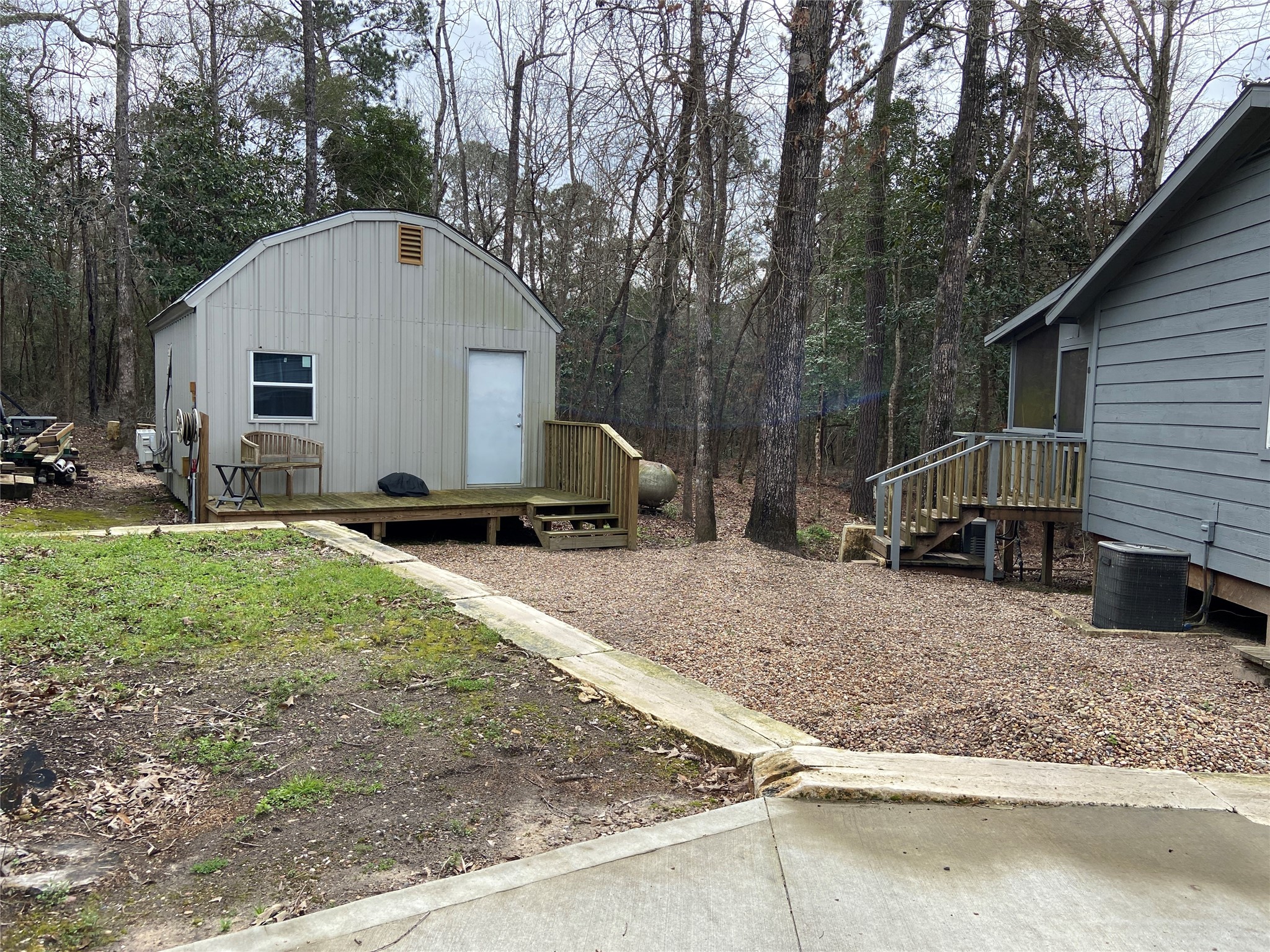 237 E Peterson Loop Property Photo 5