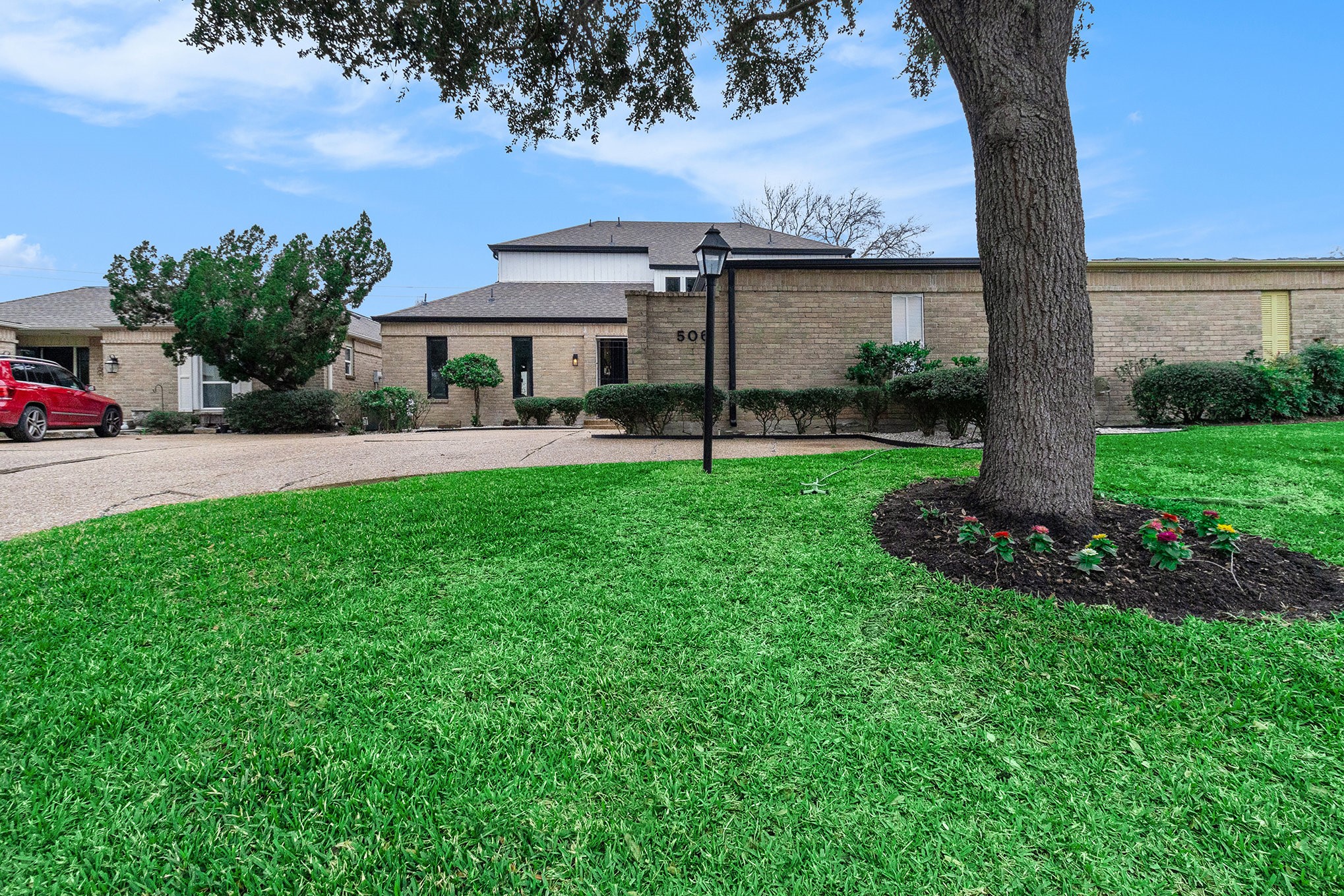 506 Fox Briar Lane Property Photo 1