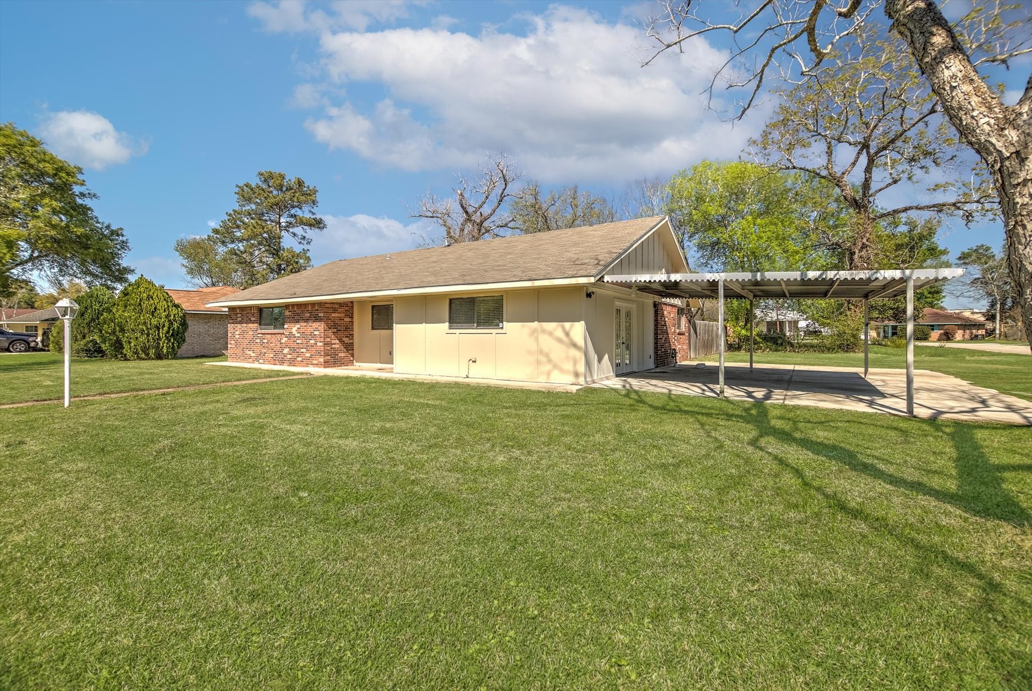 501 Ladd Street Property Photo 1