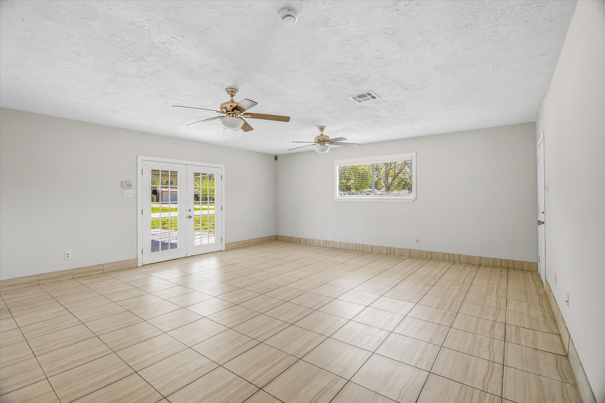 501 Ladd Street Property Photo 6