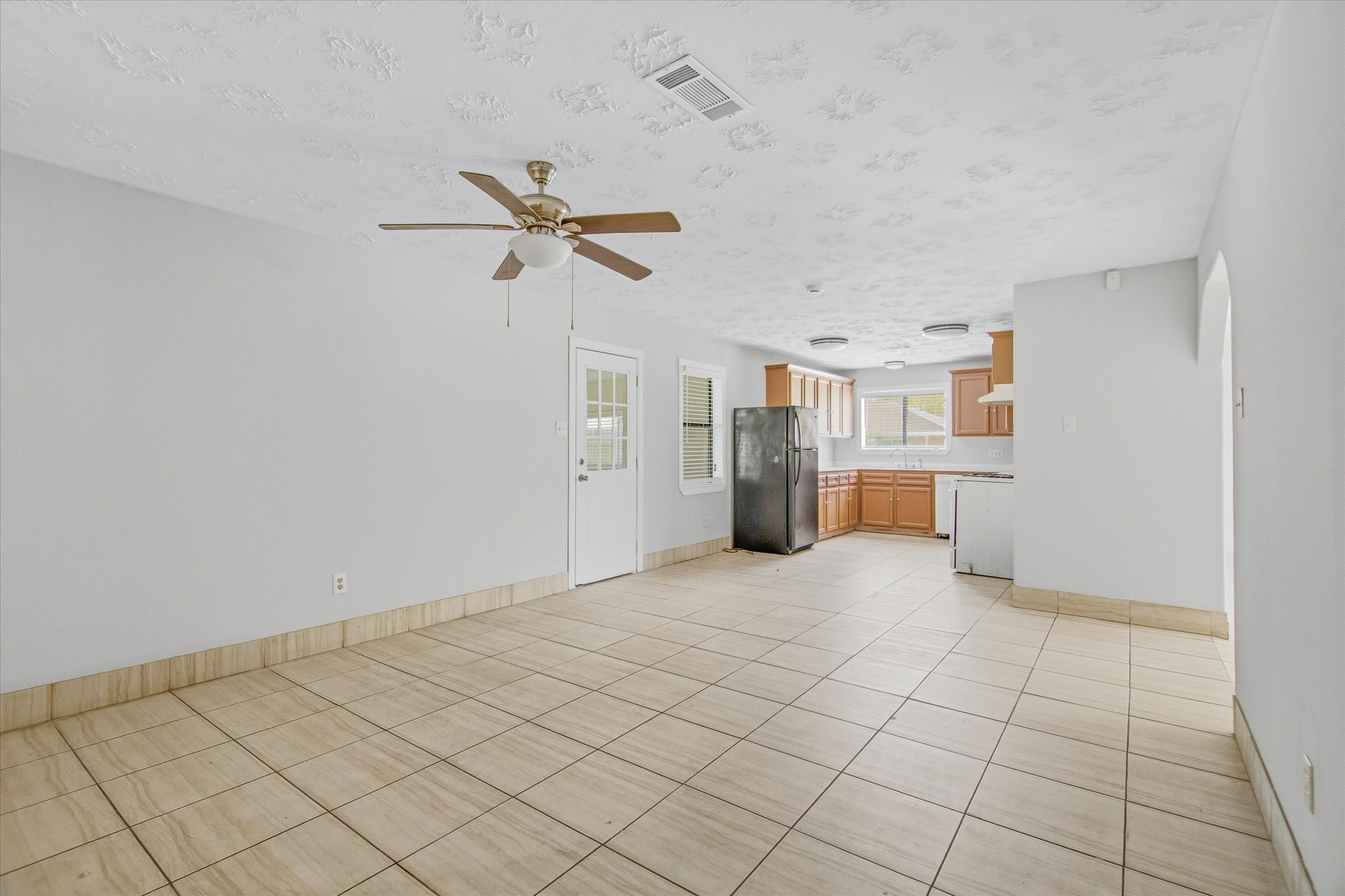 501 Ladd Street Property Photo 12