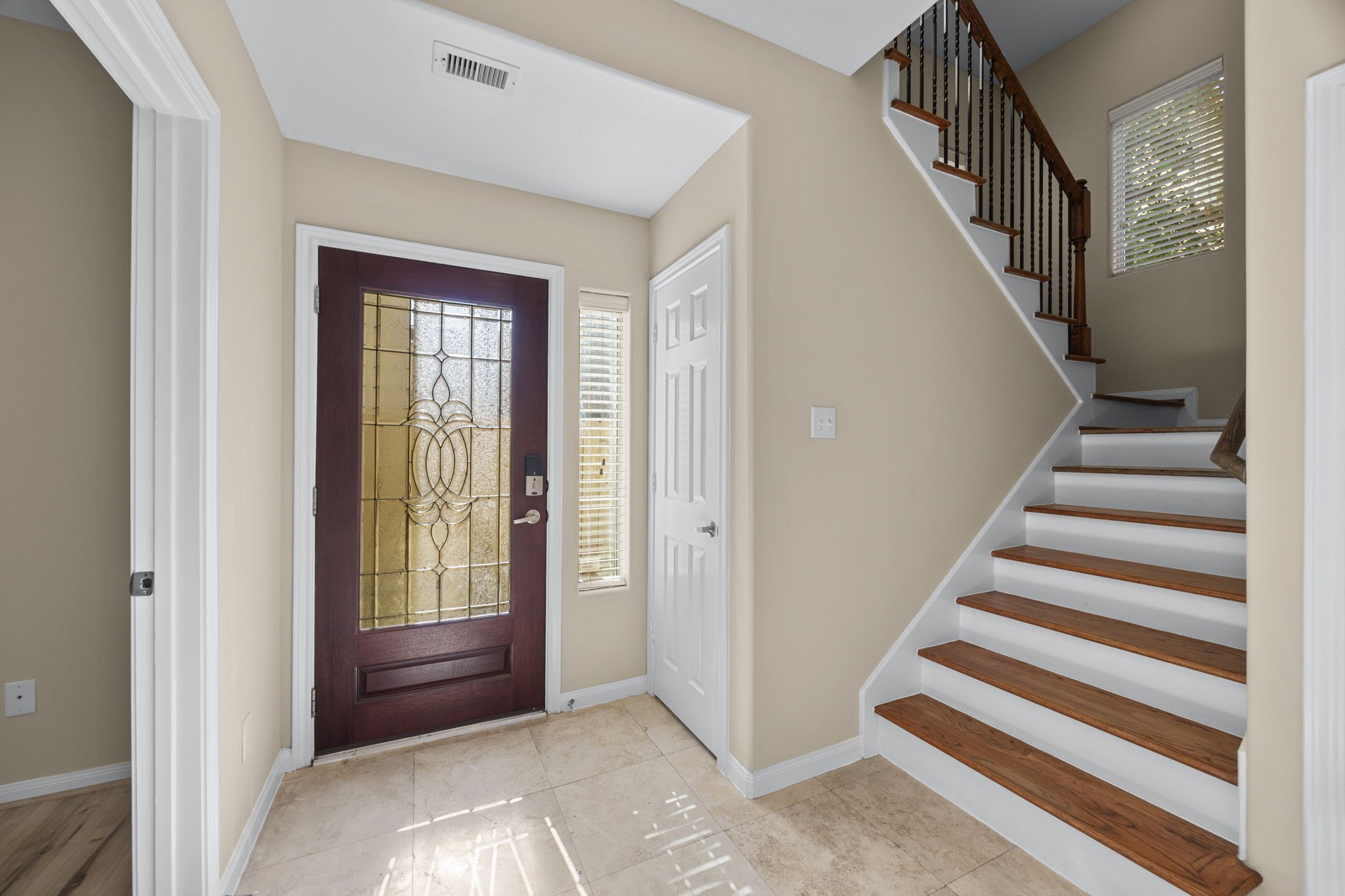 932 W 26th Street B Property Photo 5