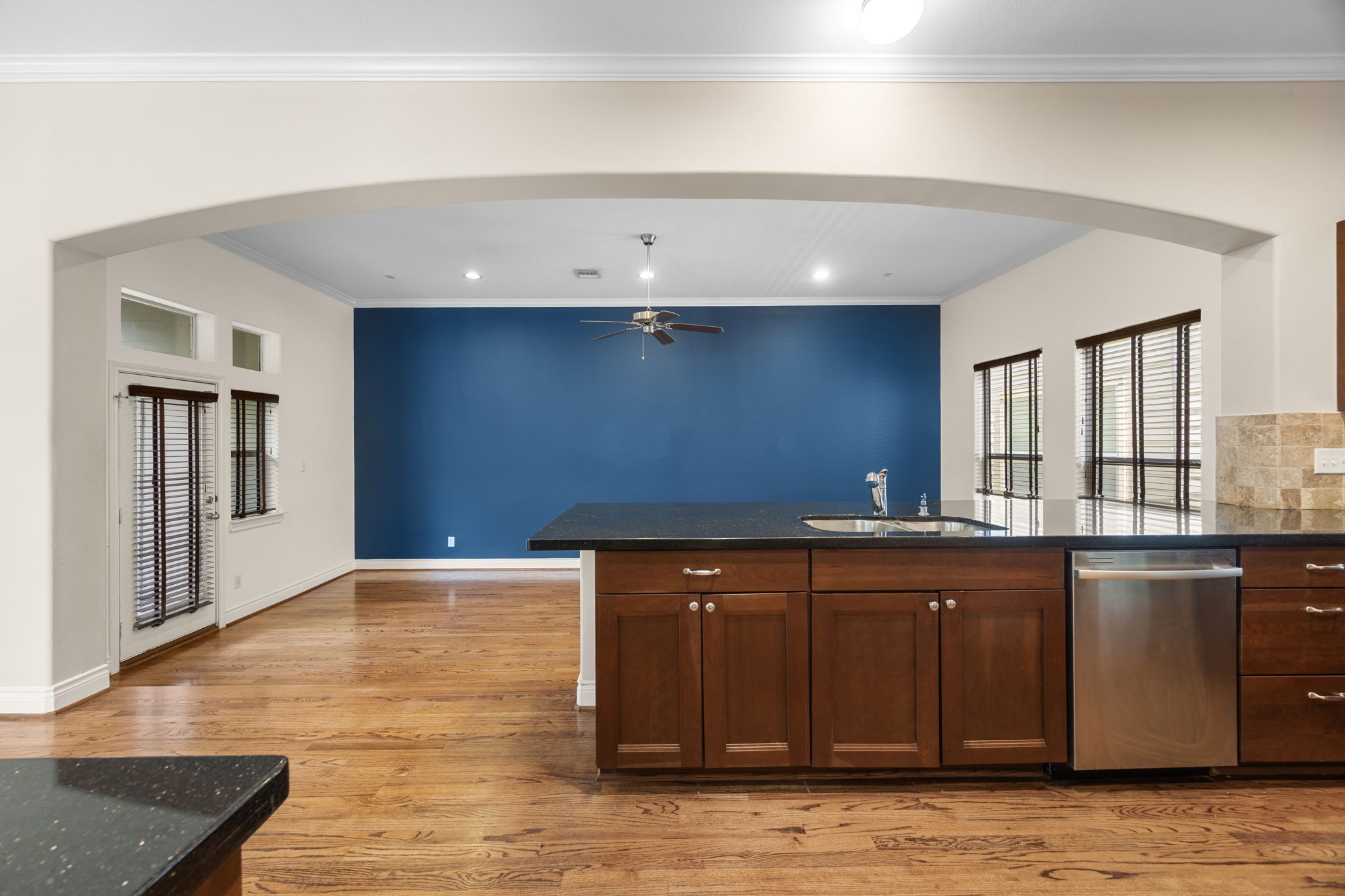 932 W 26th Street B Property Photo 17