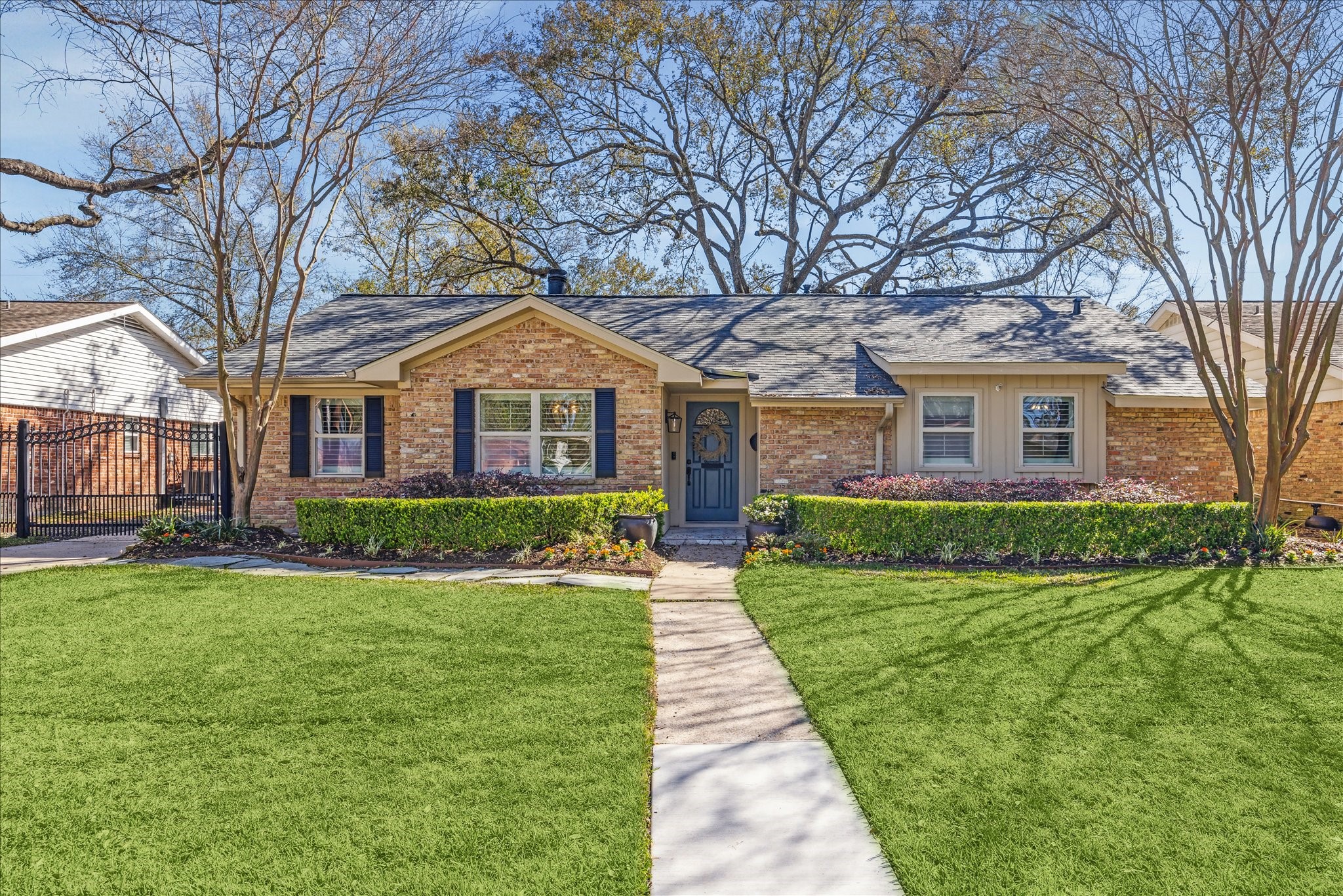 1055 Chantilly Lane Property Photo