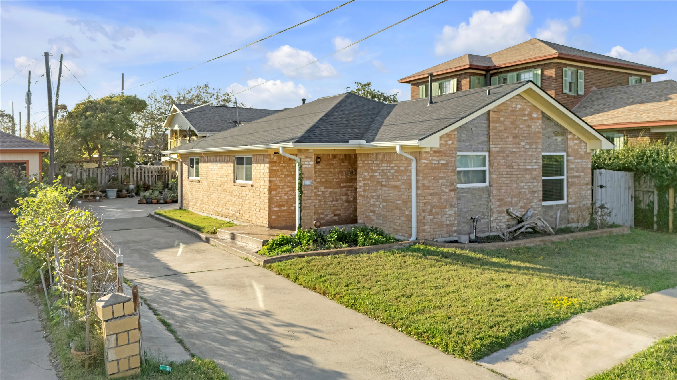 2507 37th Street Property Photo 1
