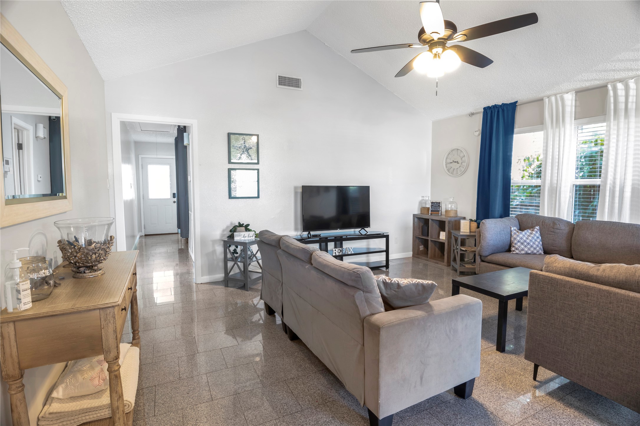 2507 37th Street Property Photo 4