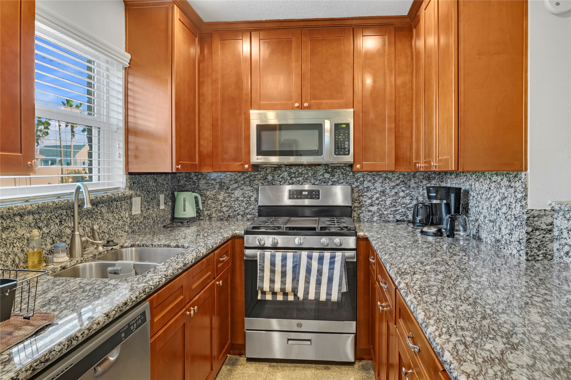 2507 37th Street Property Photo 12