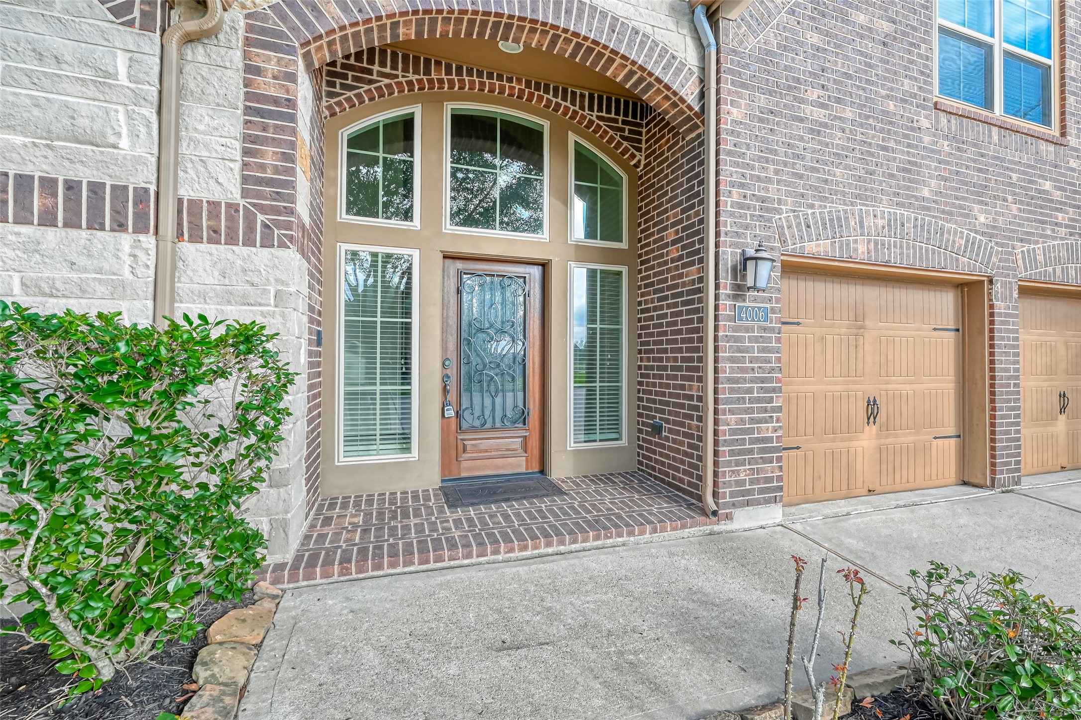 4006 Misty Waters Lane Property Photo 4