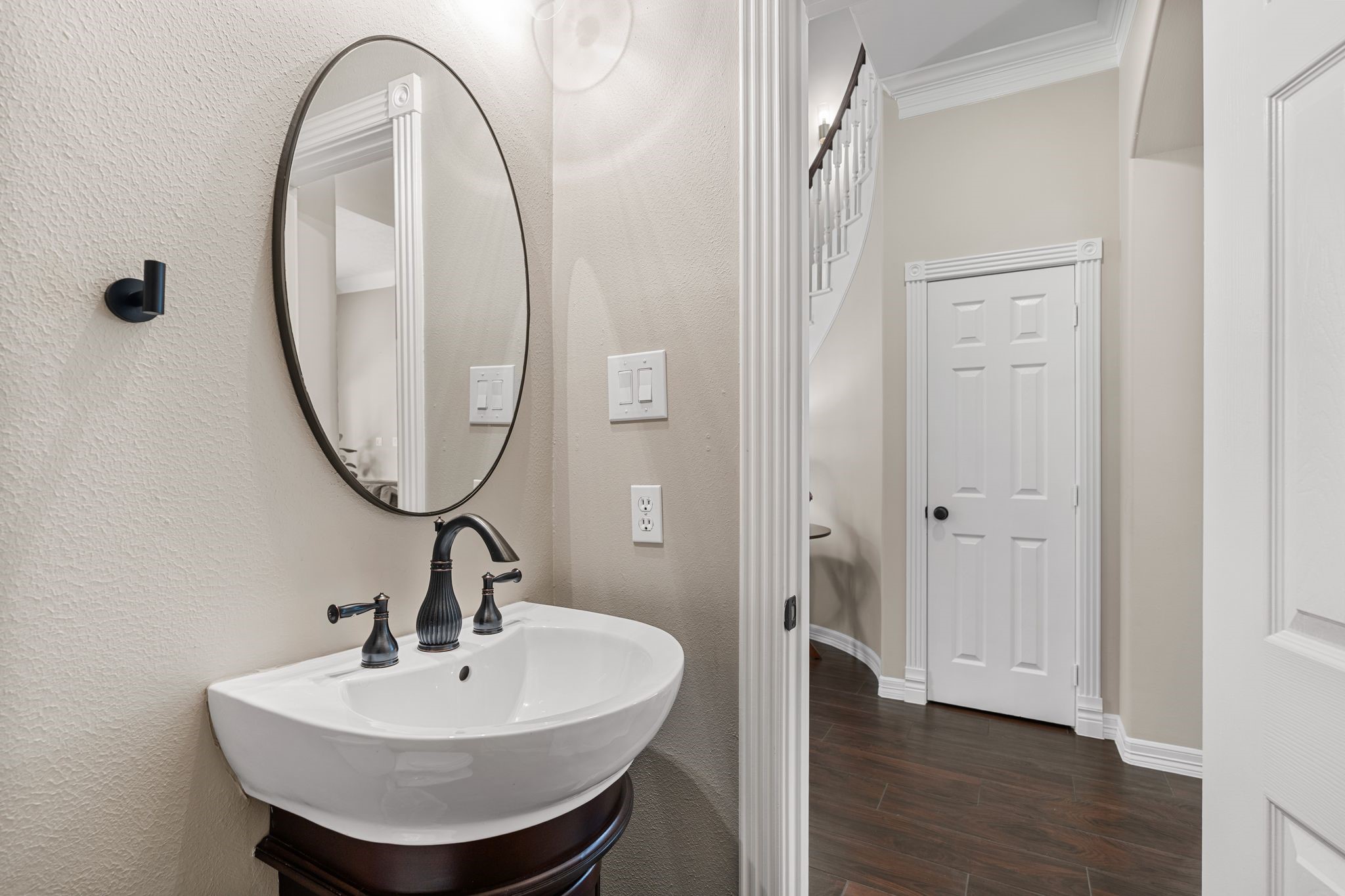 7027 Centre Oaks Drive Property Photo 10