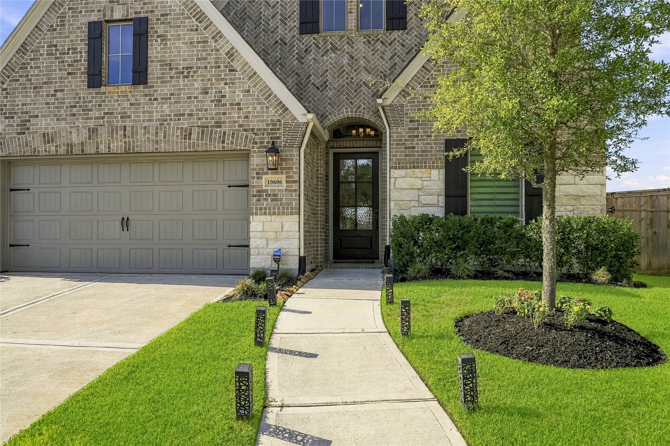 10606 Novy Grove Drive Property Photo 4