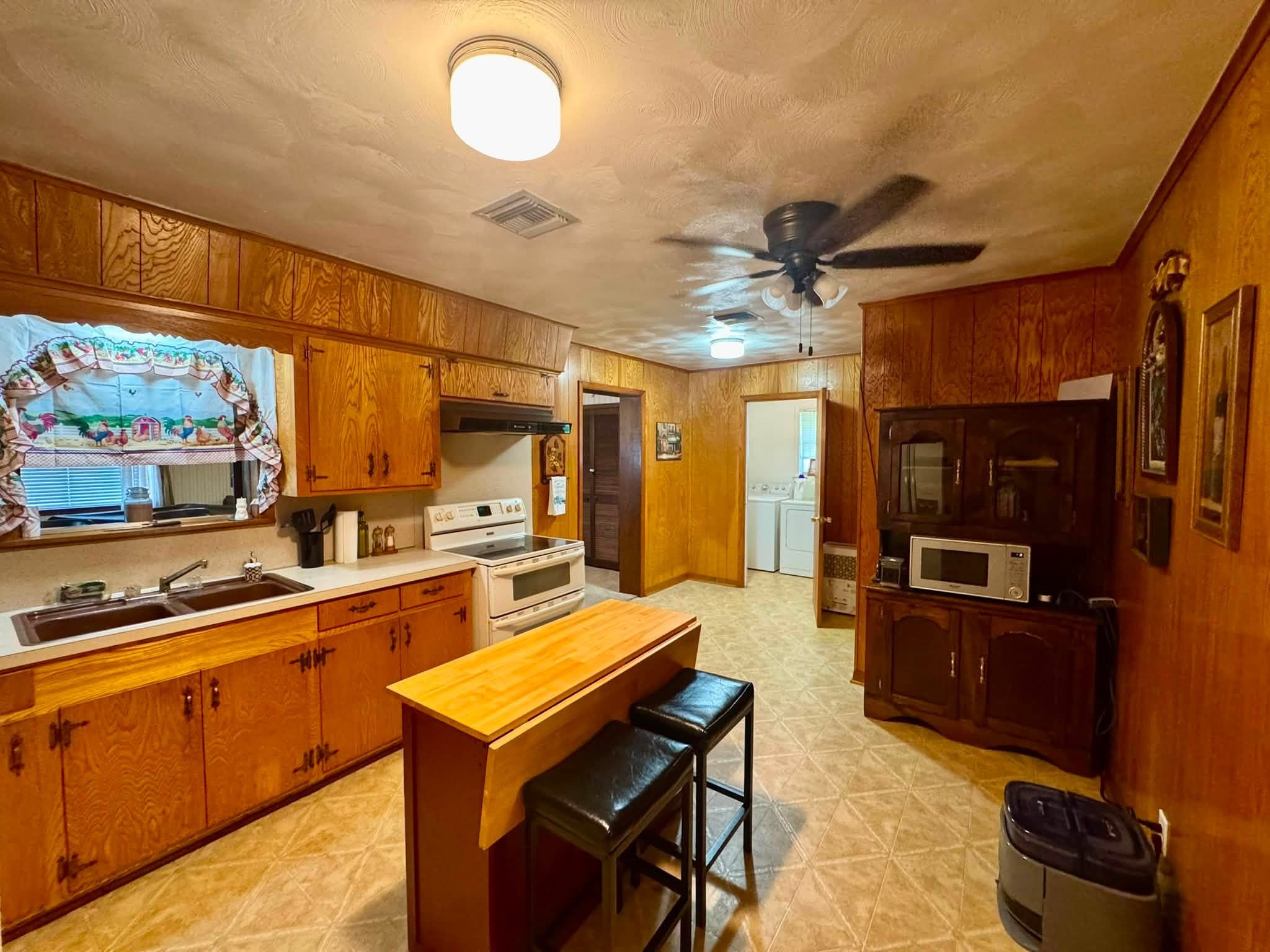 1815 Lee Miller Road Property Photo 4