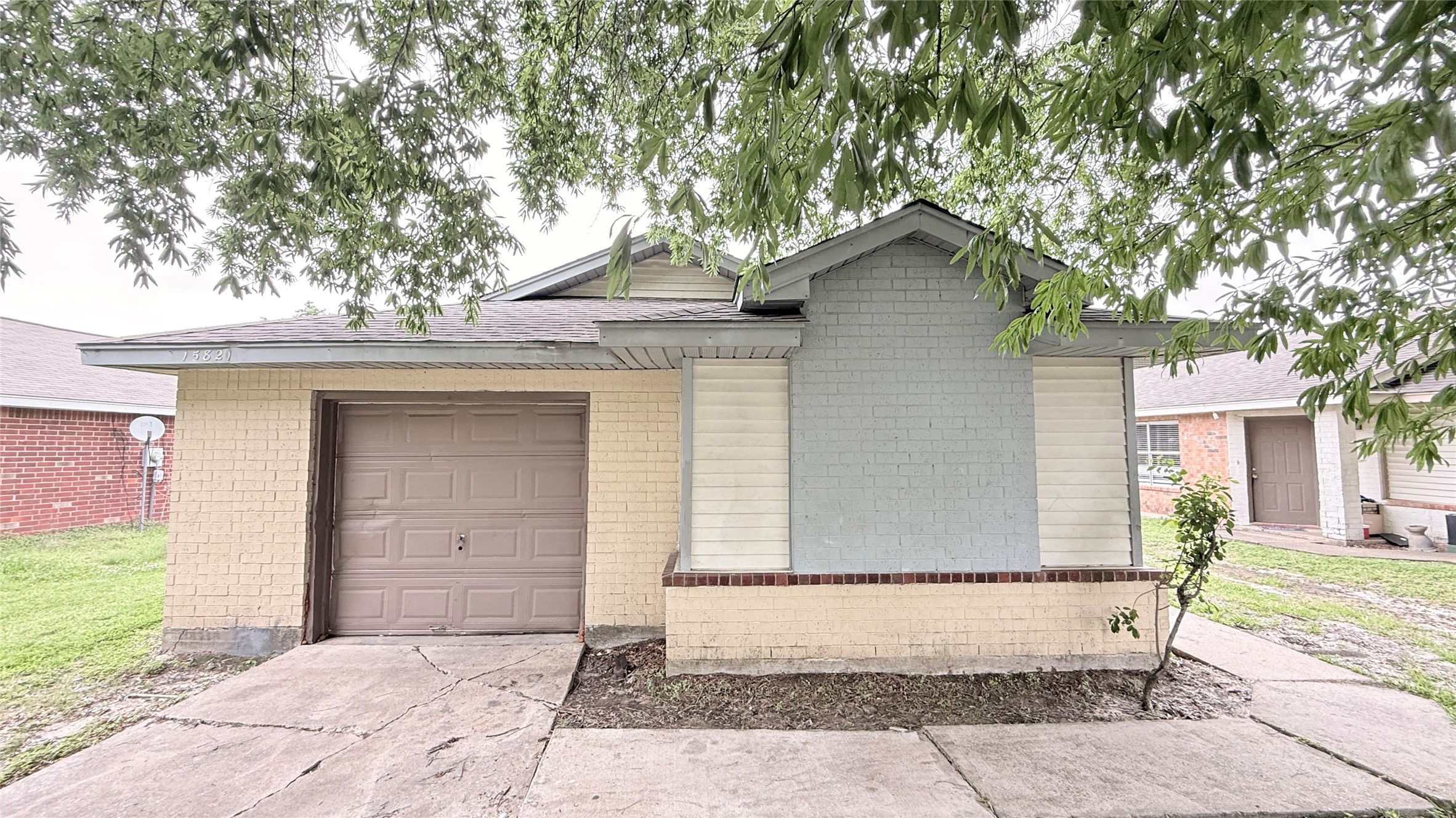 15821 Ridgecroft Road Property Photo 1