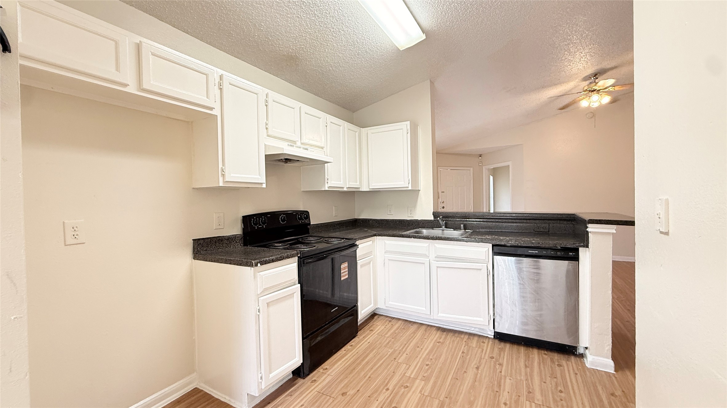15821 Ridgecroft Road Property Photo 5